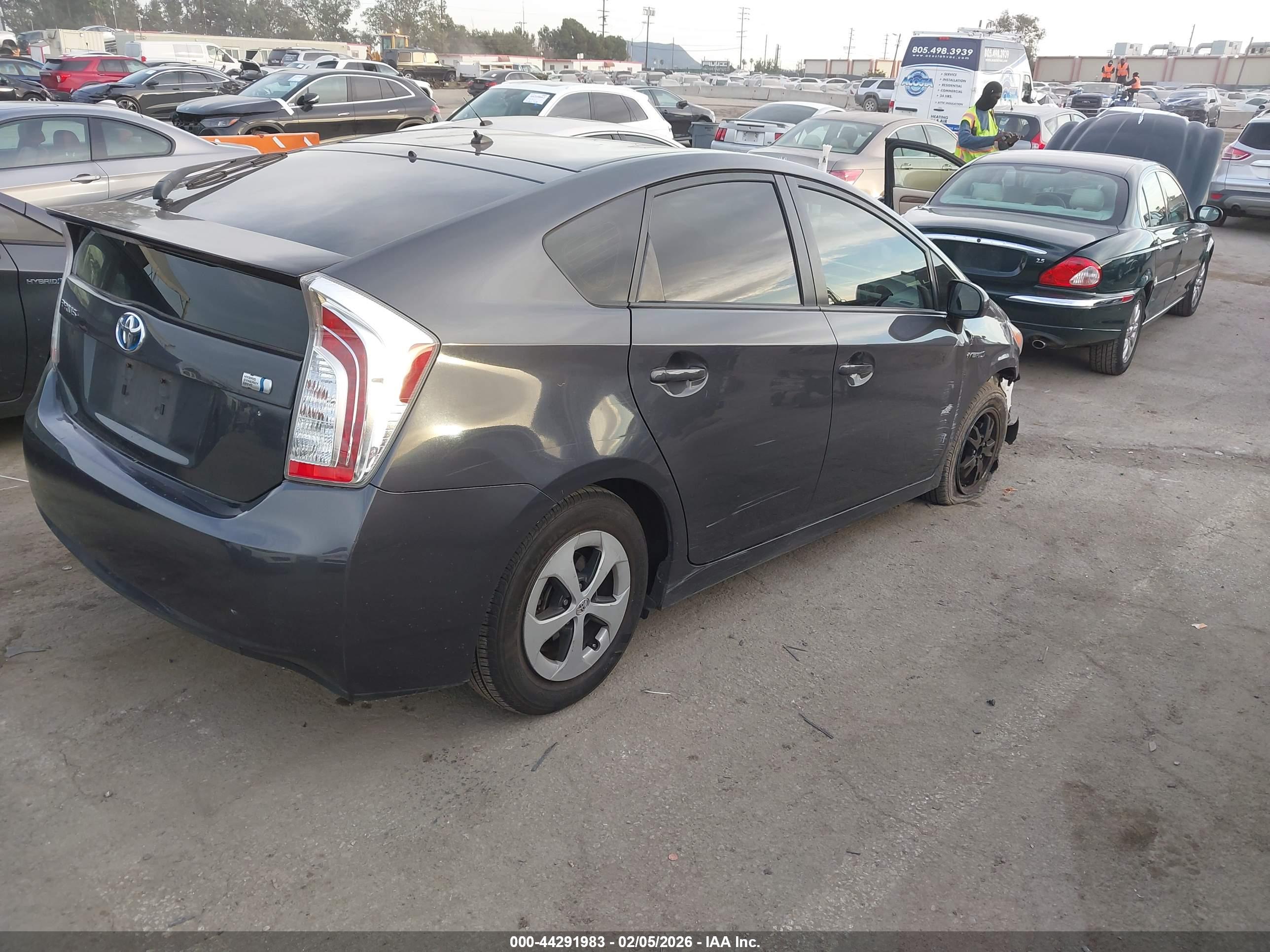 TOYOTA PRIUS image 4