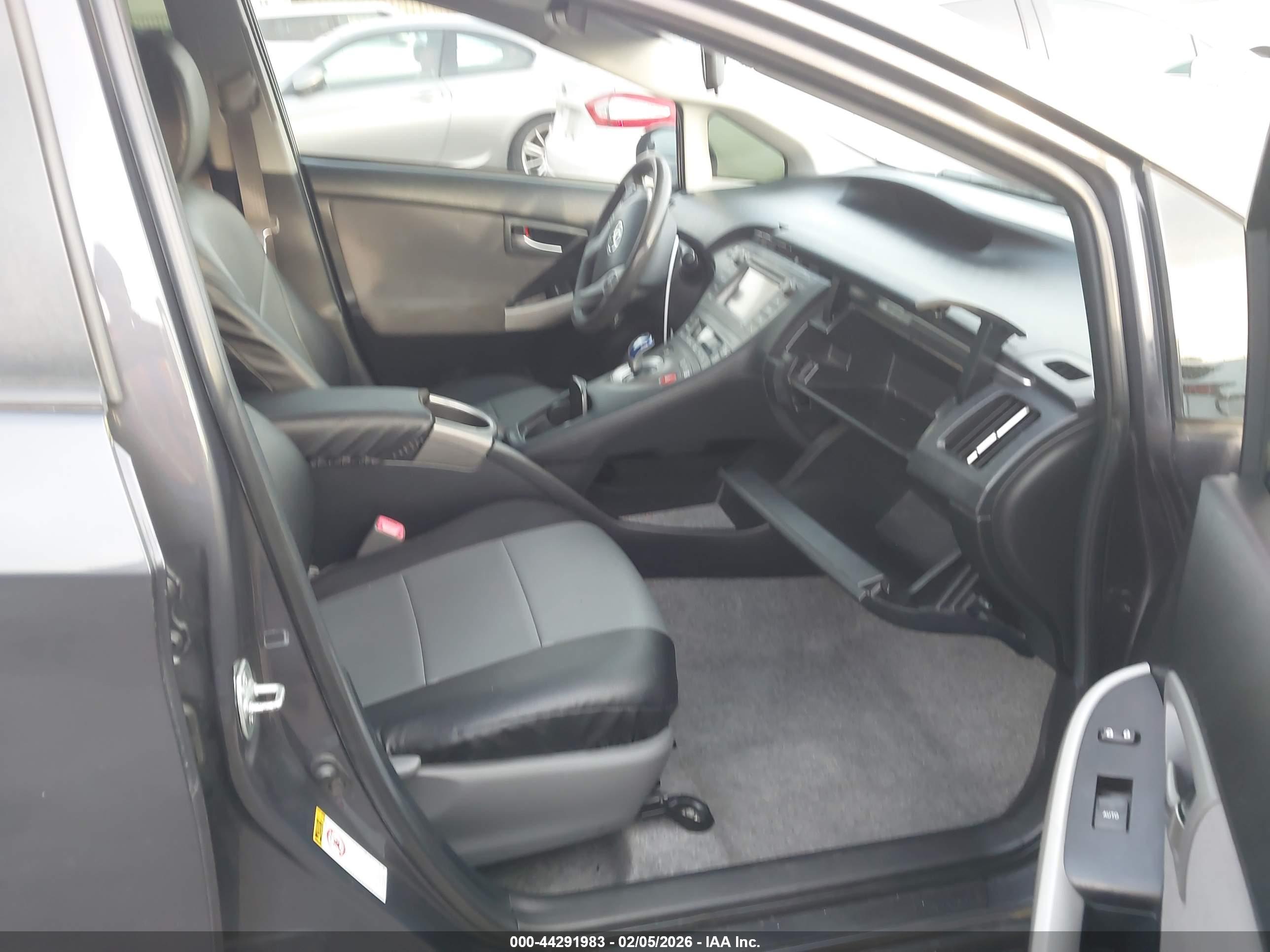TOYOTA PRIUS image 5