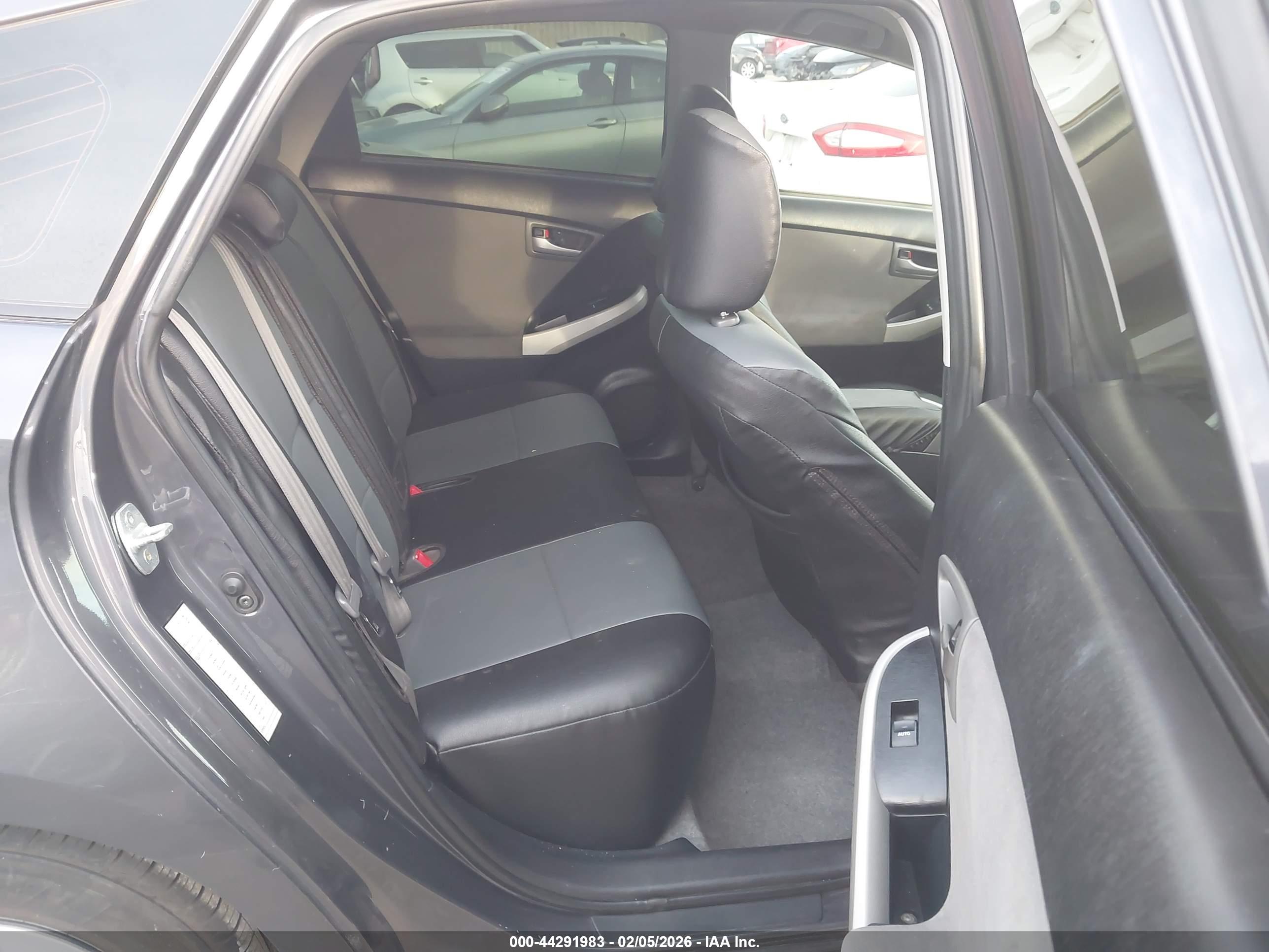 TOYOTA PRIUS image 8