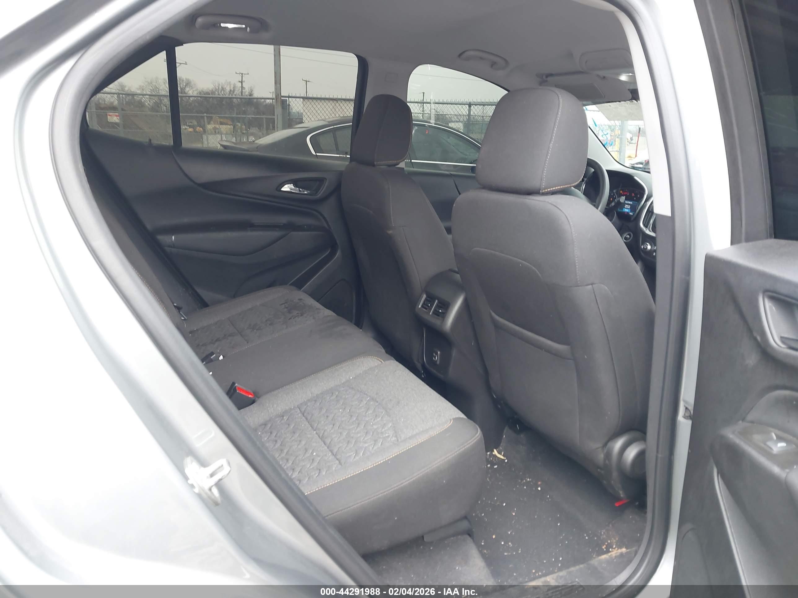 CHEVROLET EQUINOX image 8