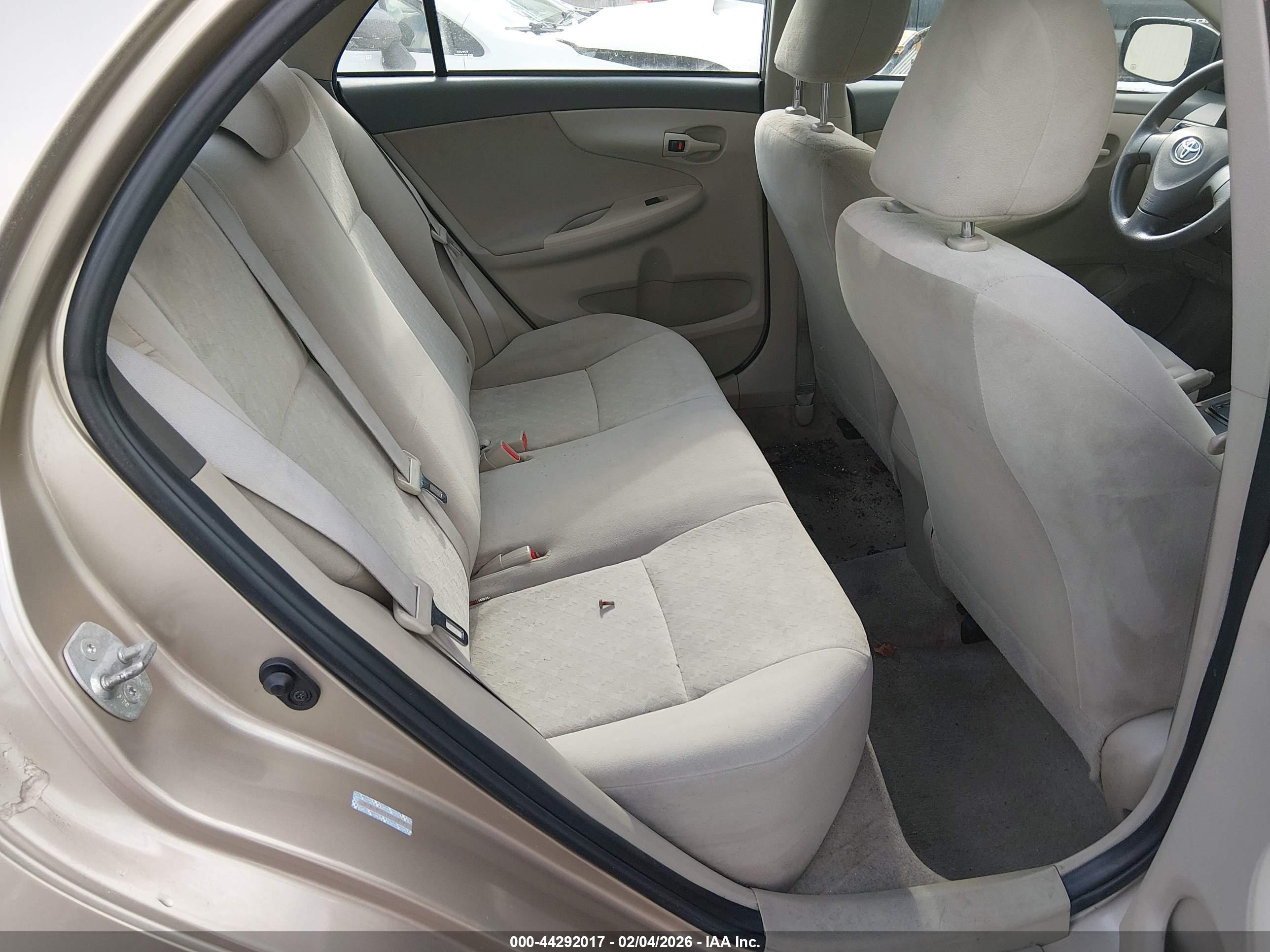 TOYOTA COROLLA image 8