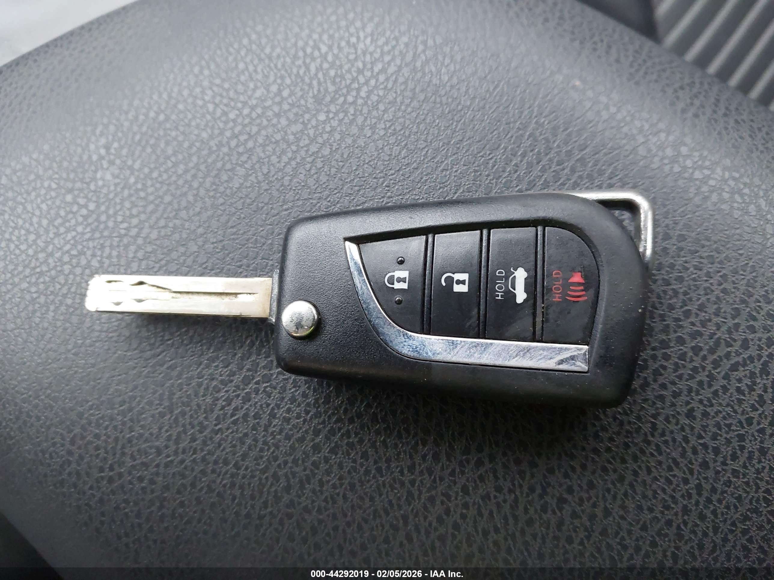 TOYOTA CAMRY image 11