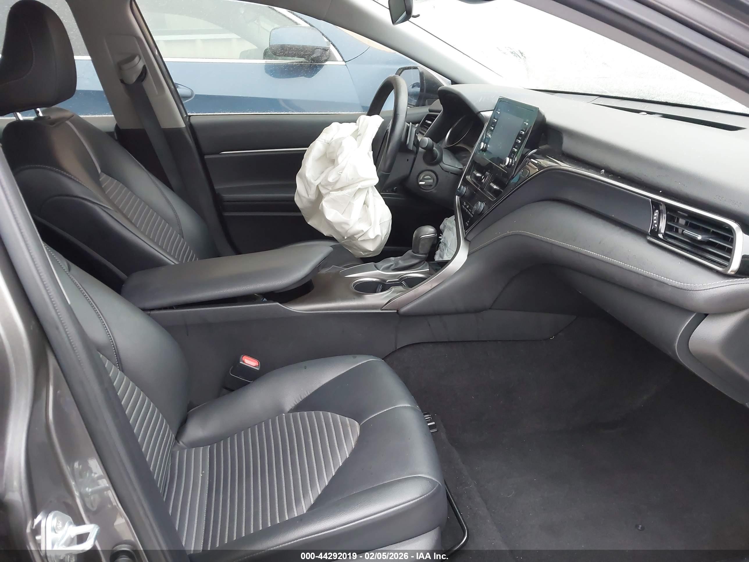 TOYOTA CAMRY image 5