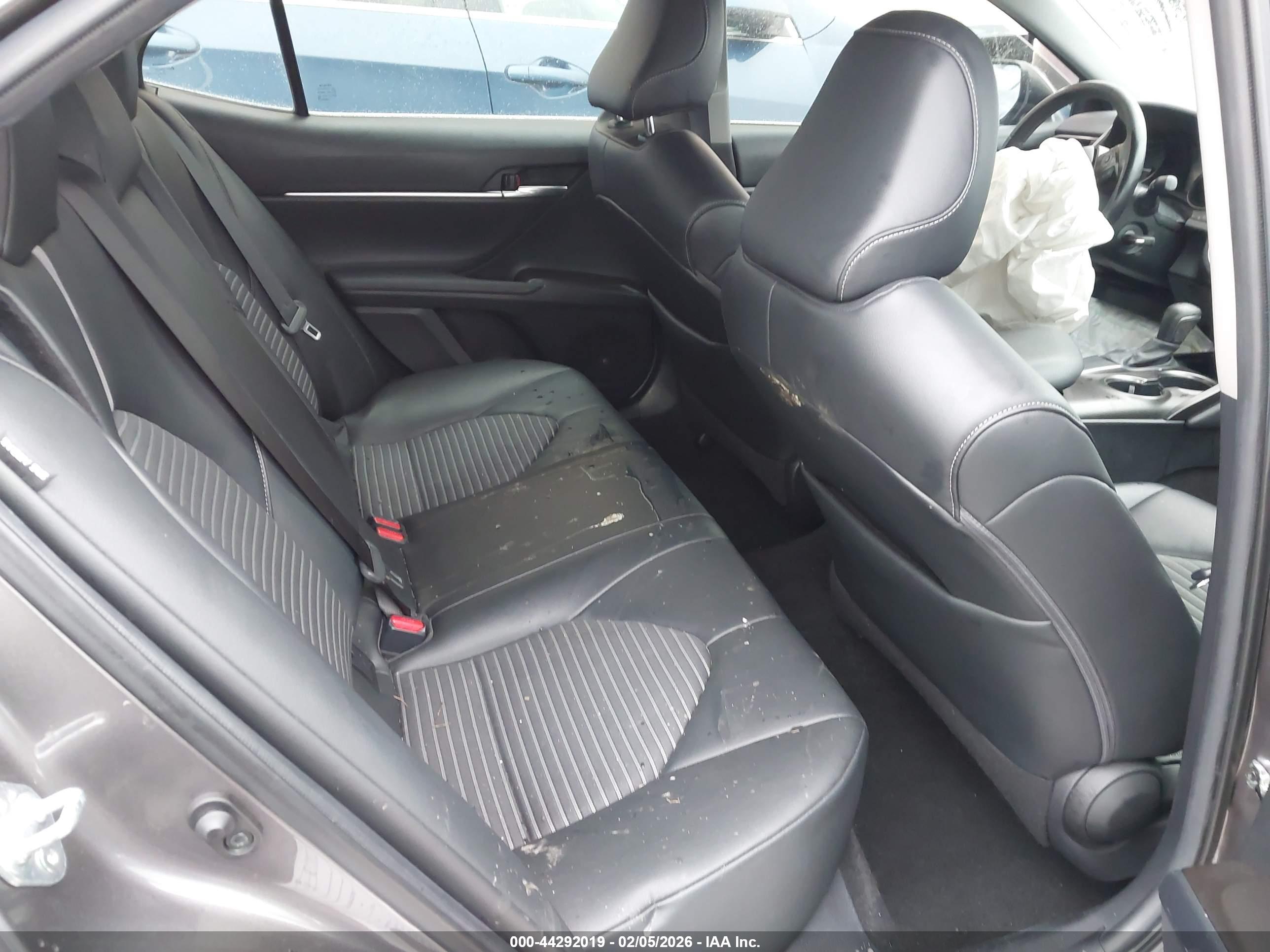 TOYOTA CAMRY image 8