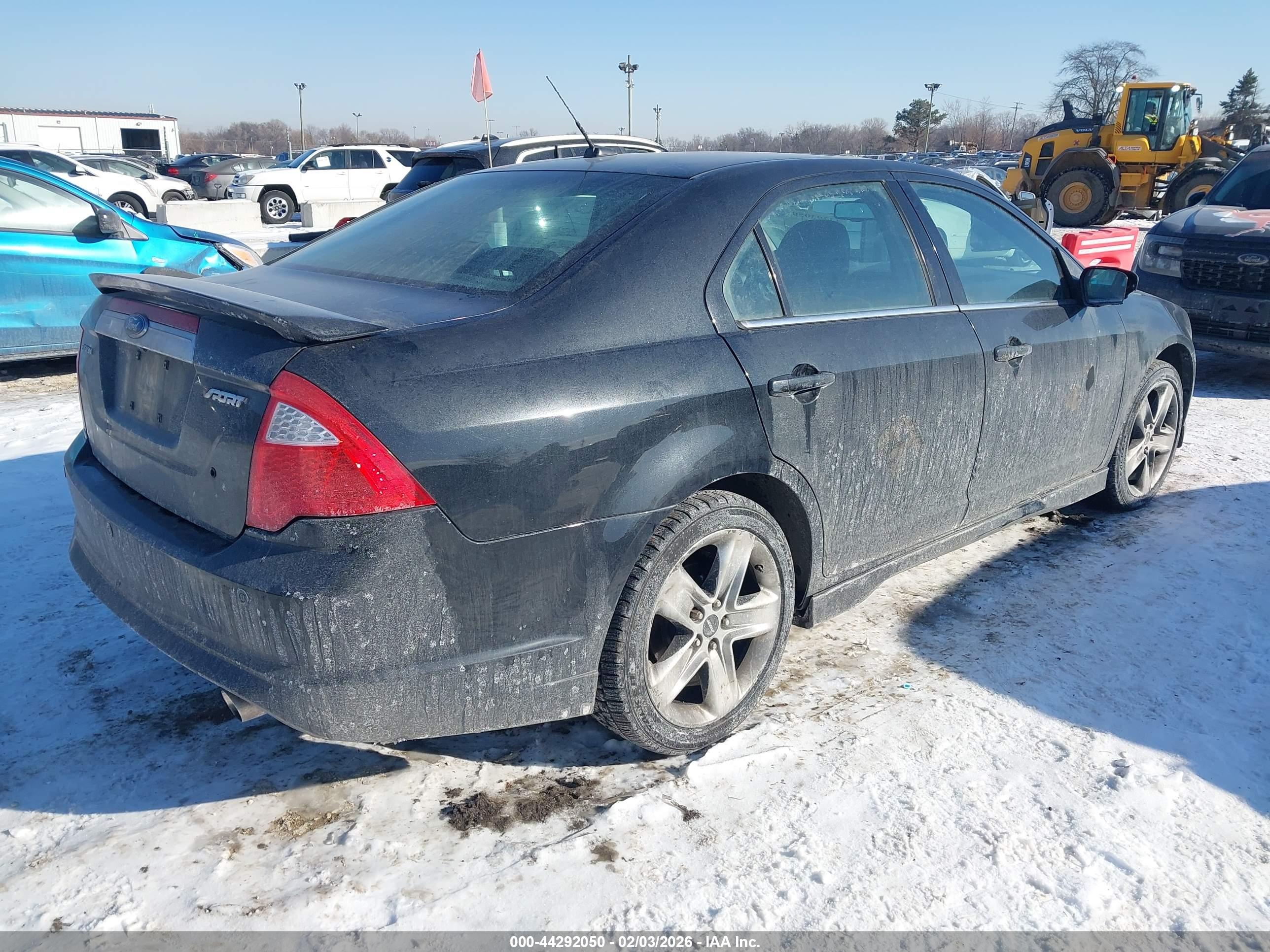 FORD FUSION image 4
