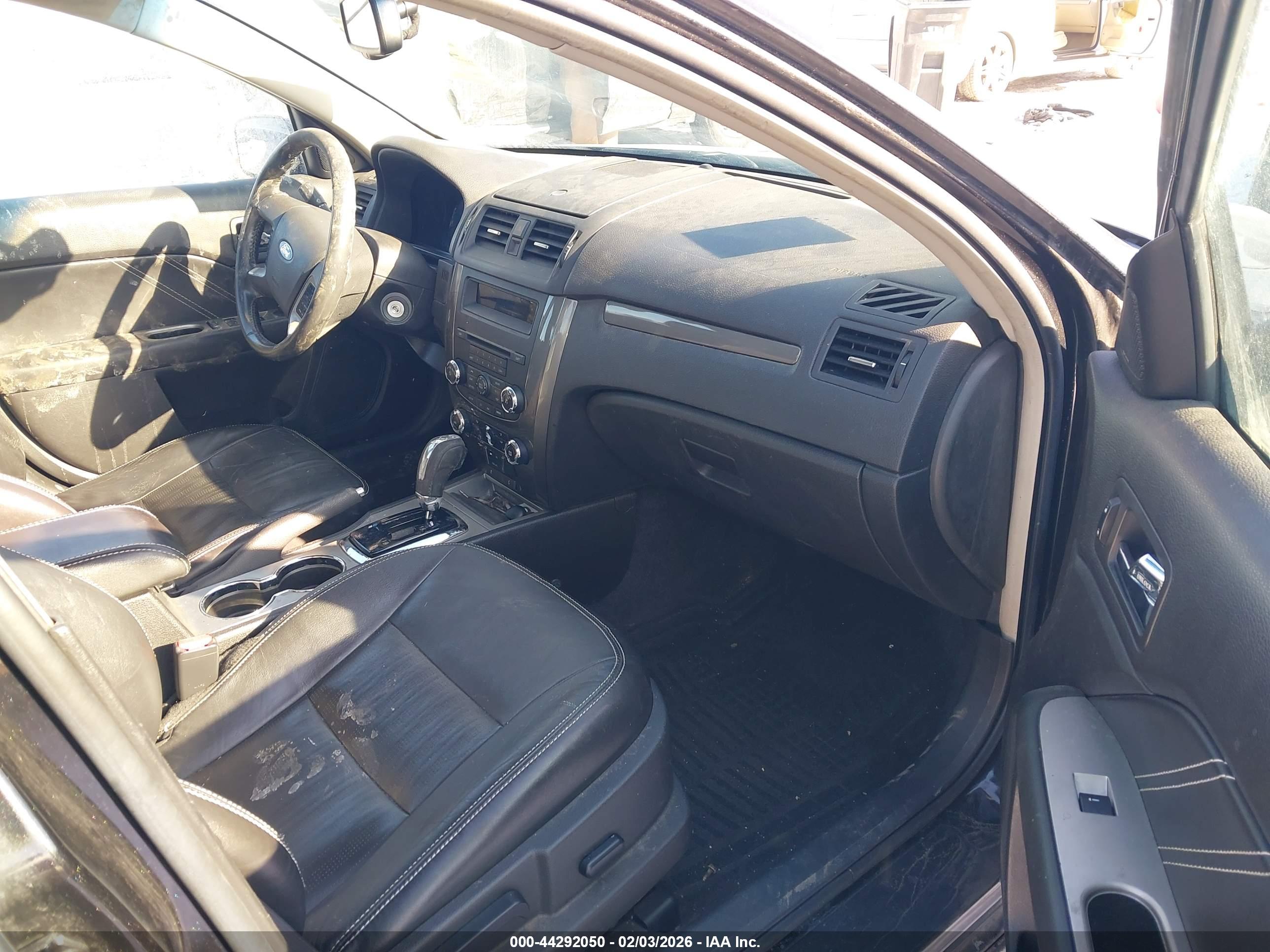 FORD FUSION image 5