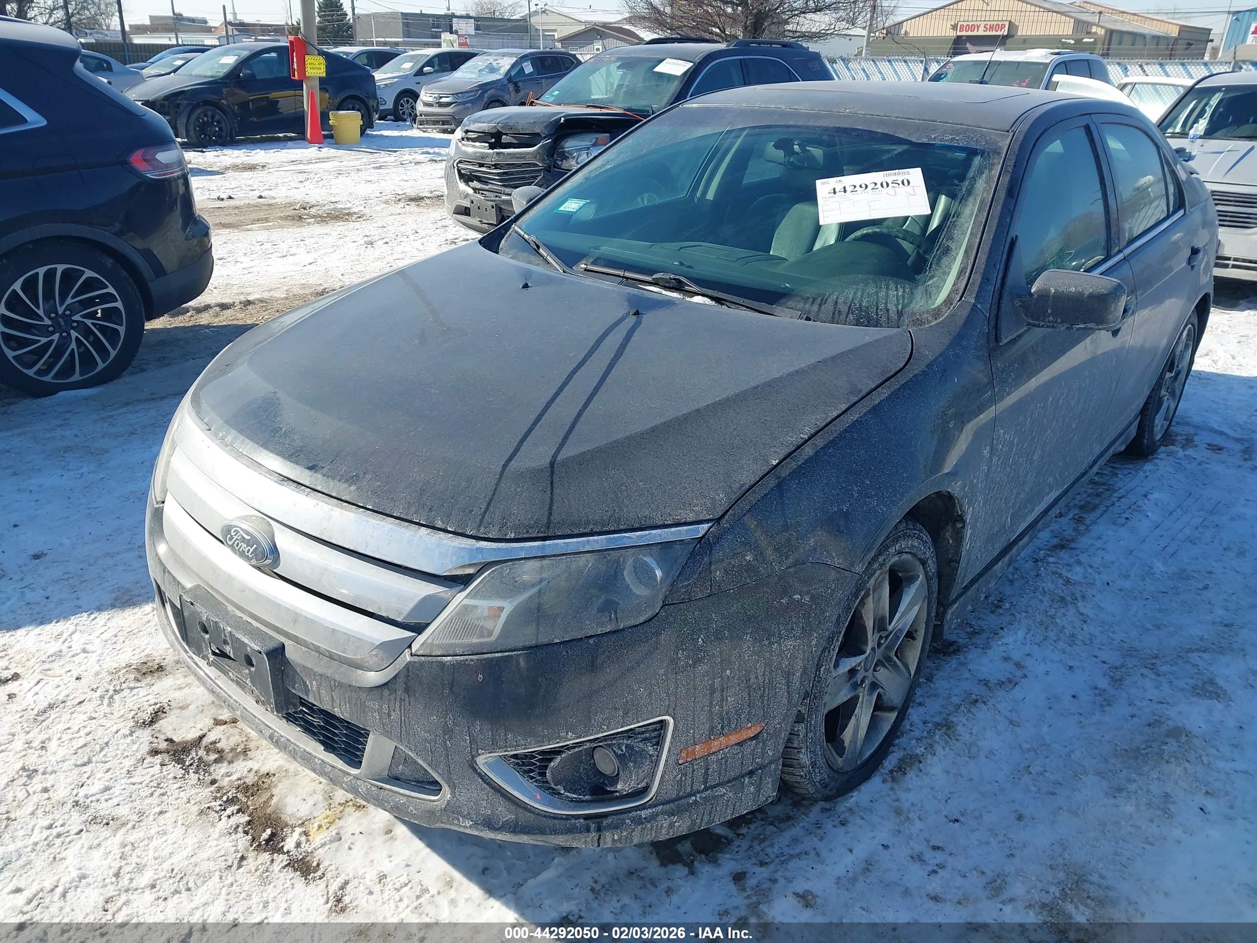 FORD FUSION image 6