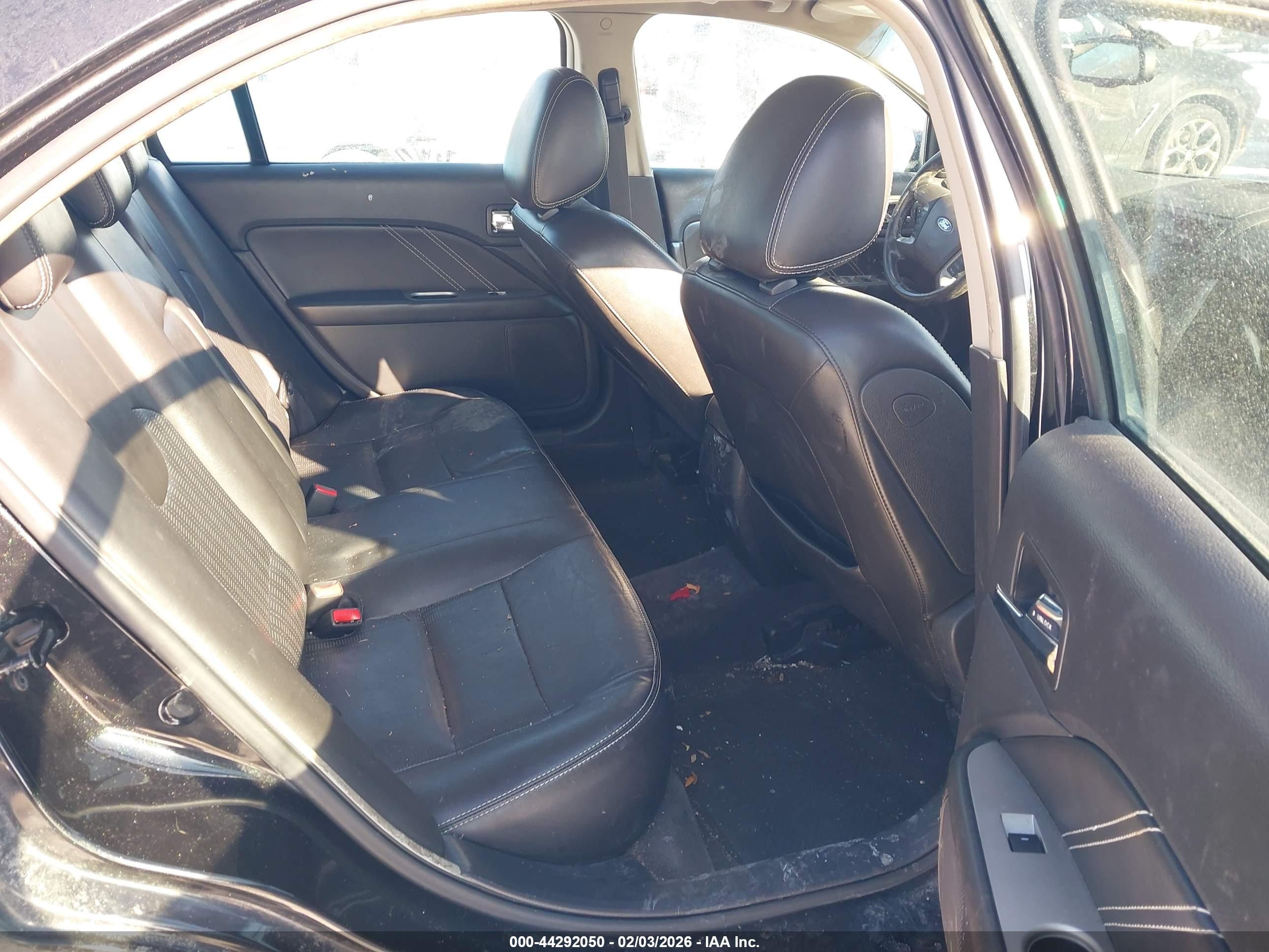 FORD FUSION image 8