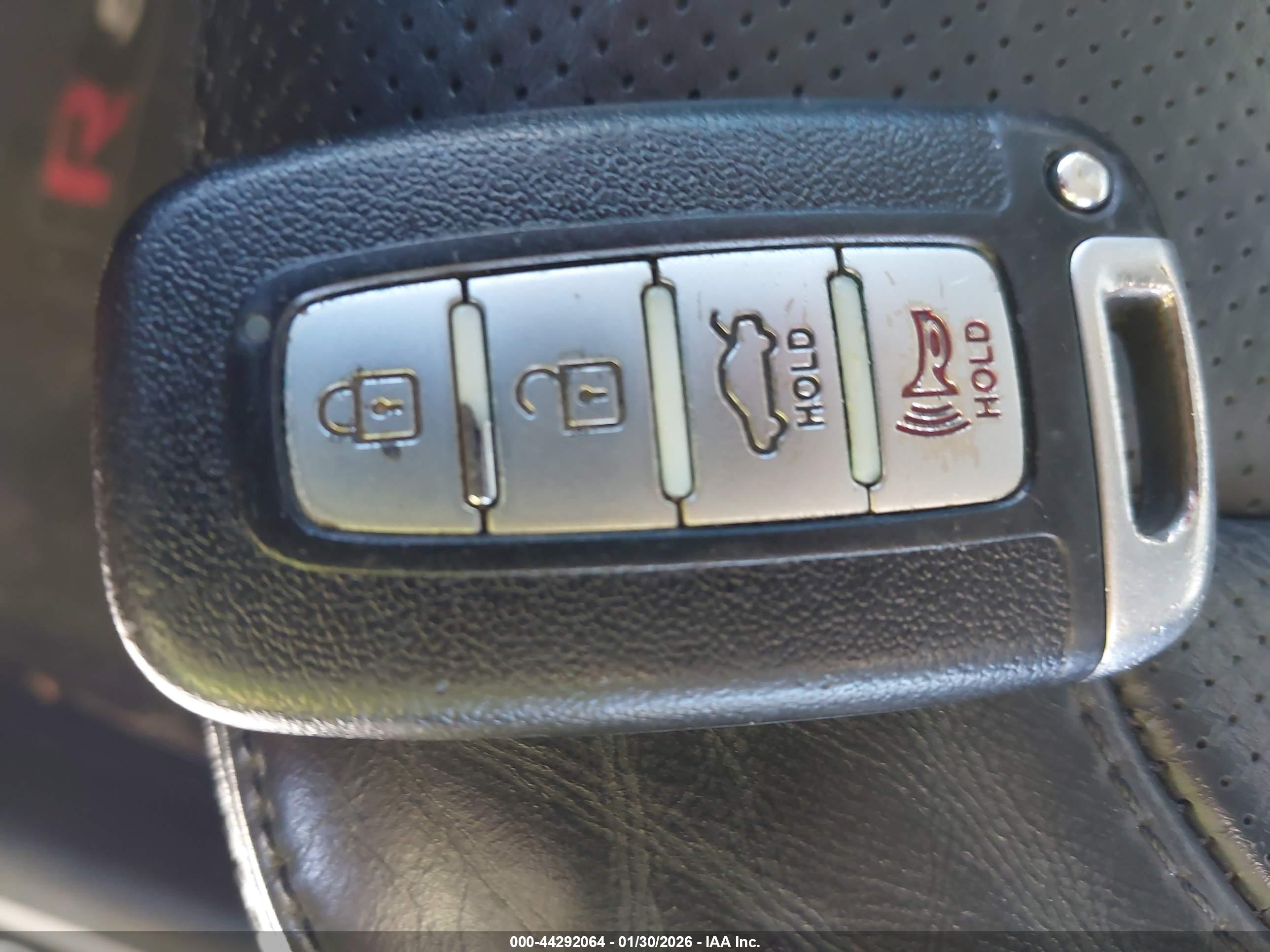 HYUNDAI GENESIS image 11
