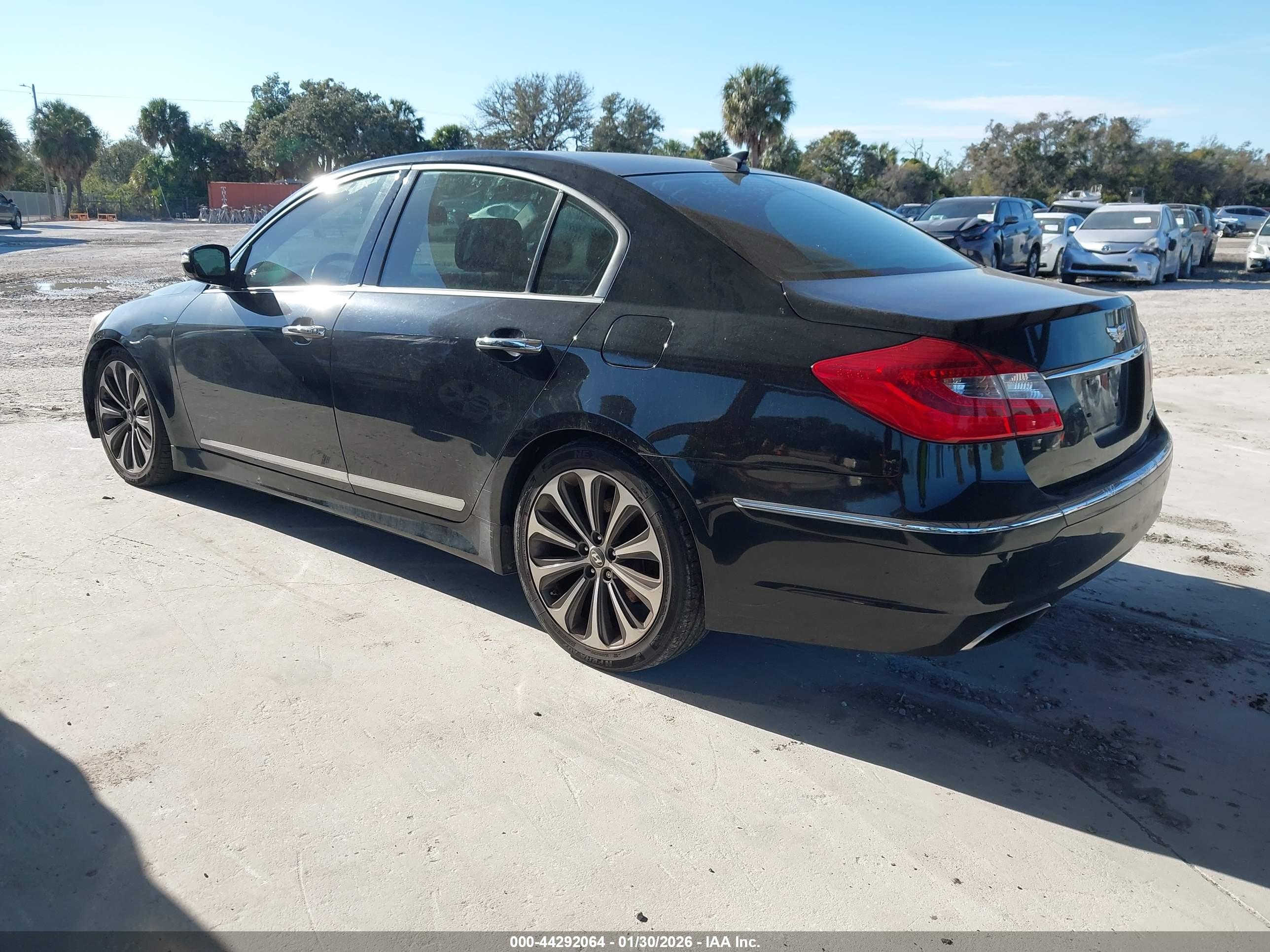 HYUNDAI GENESIS image 3