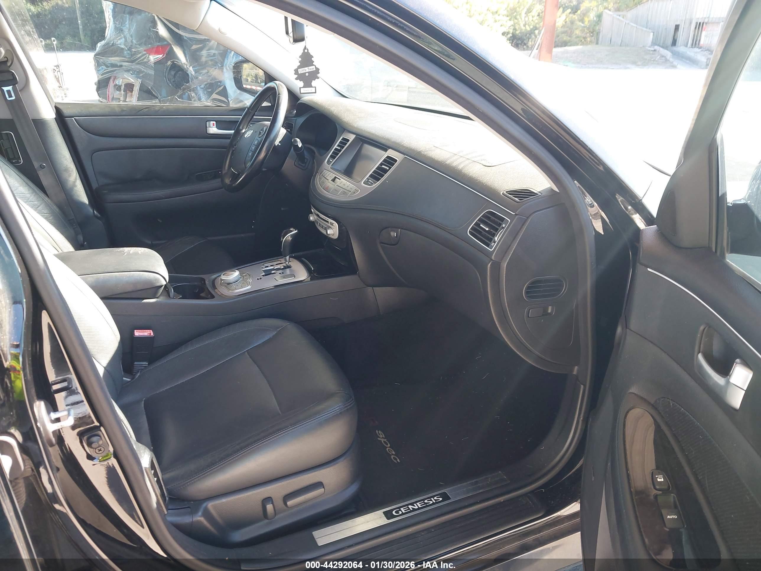 HYUNDAI GENESIS image 5