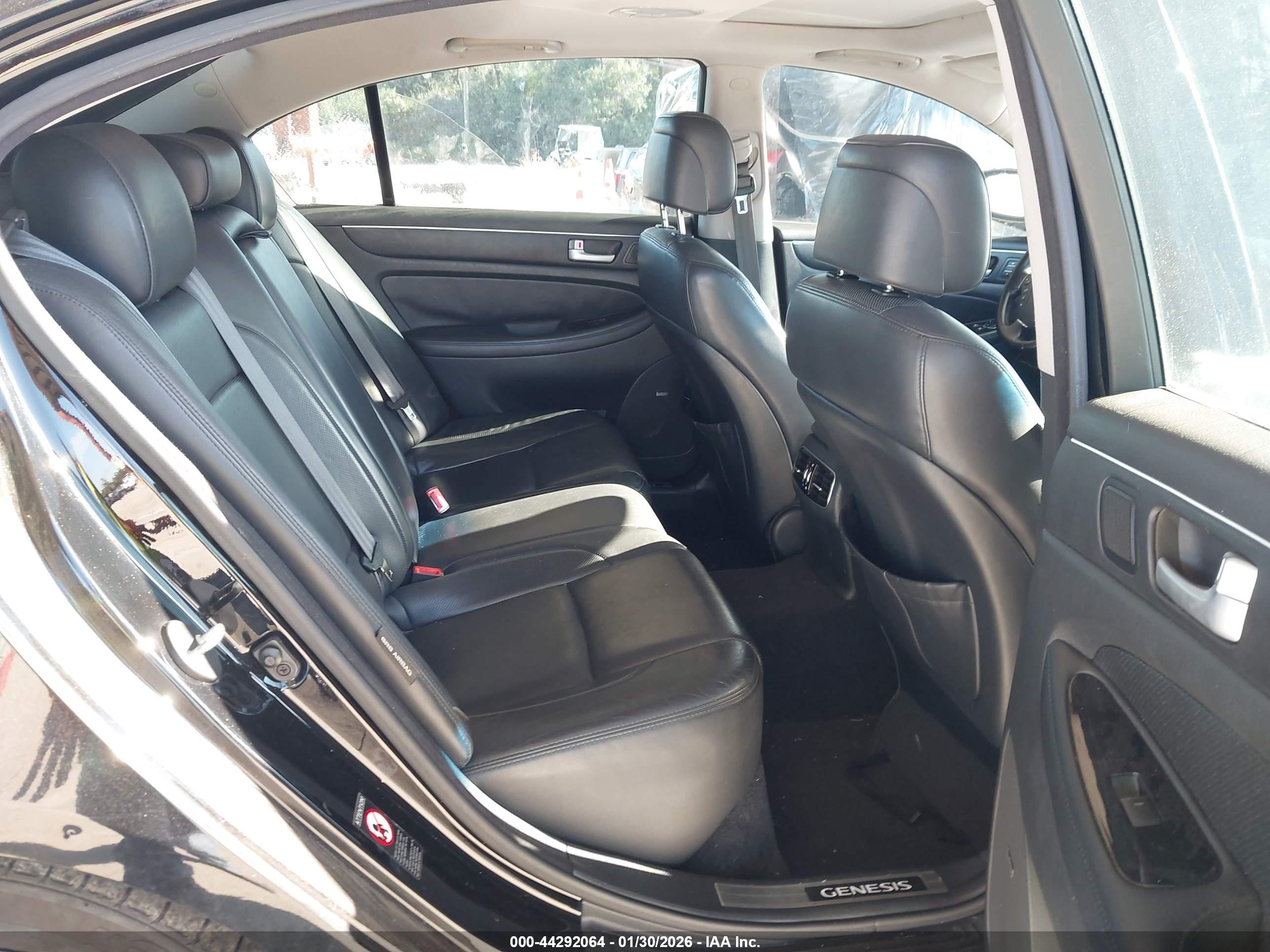HYUNDAI GENESIS image 8