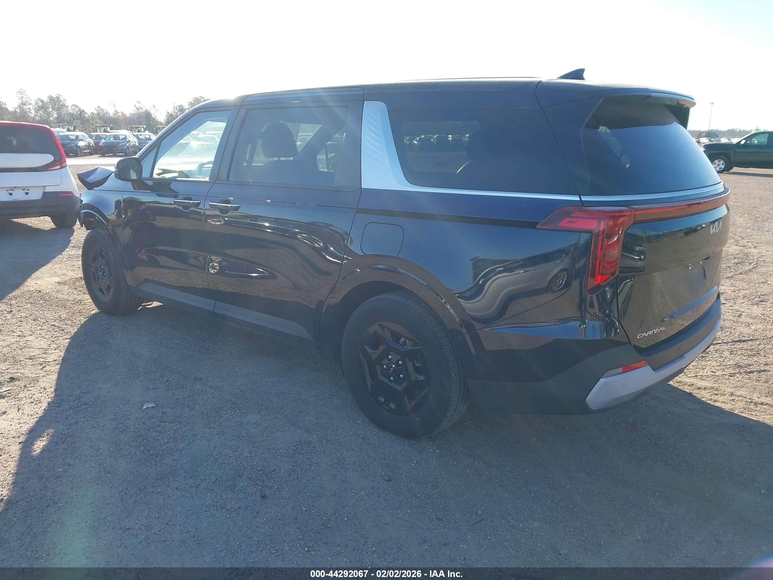 KIA CARNIVAL image 3