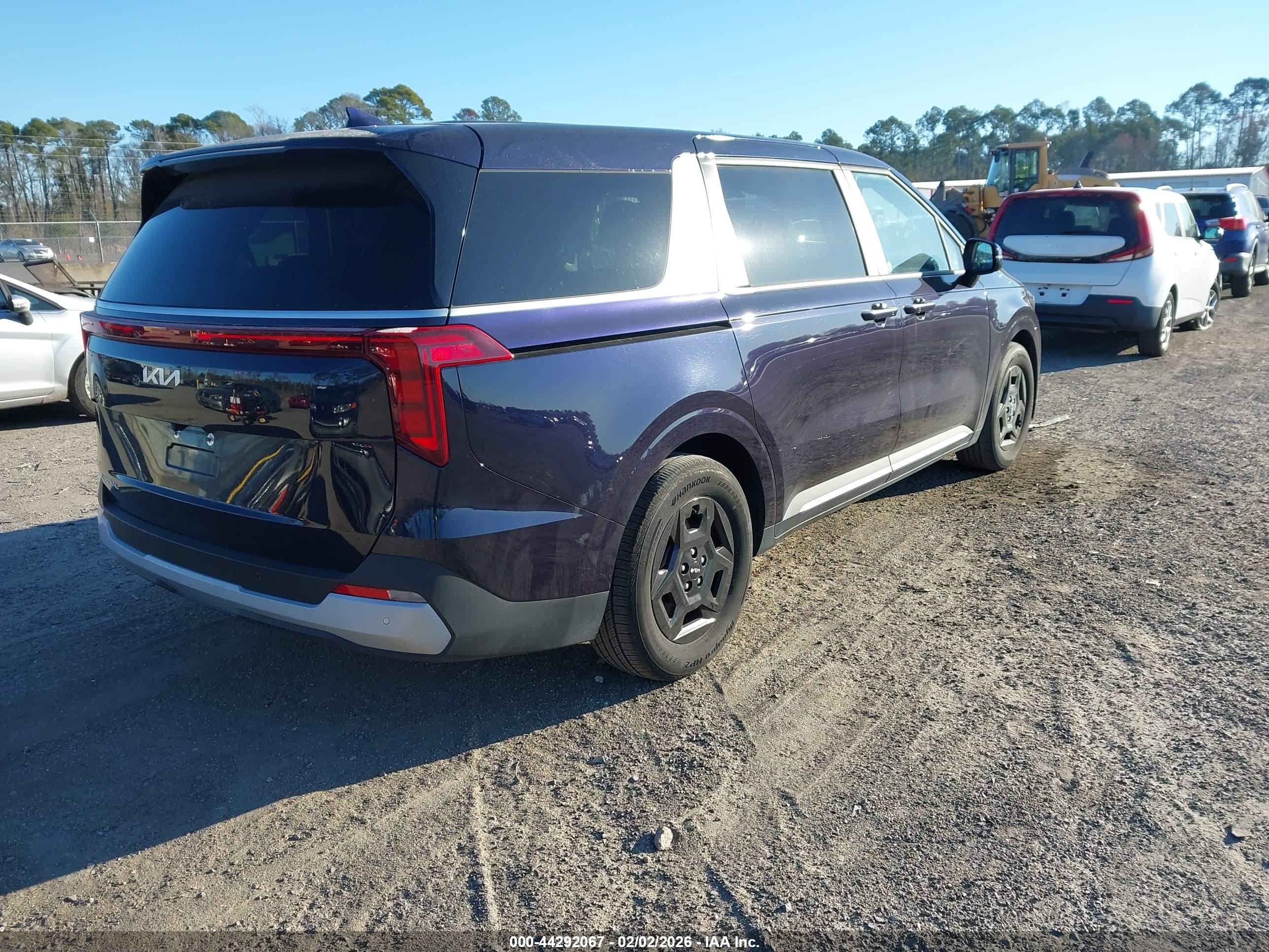 KIA CARNIVAL image 4