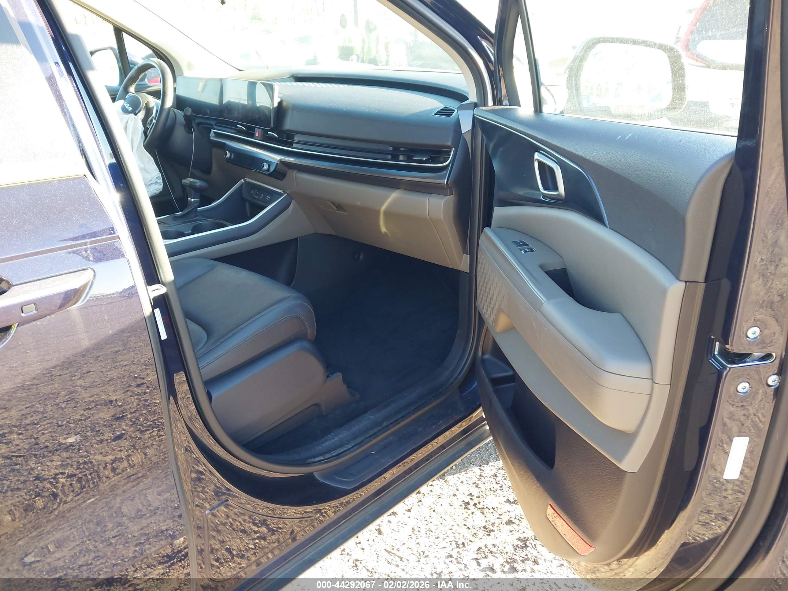KIA CARNIVAL image 5