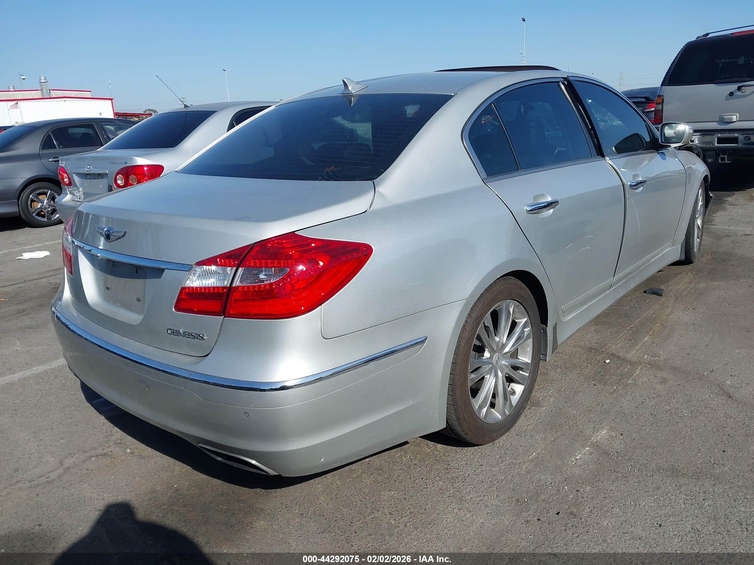 HYUNDAI GENESIS image 4