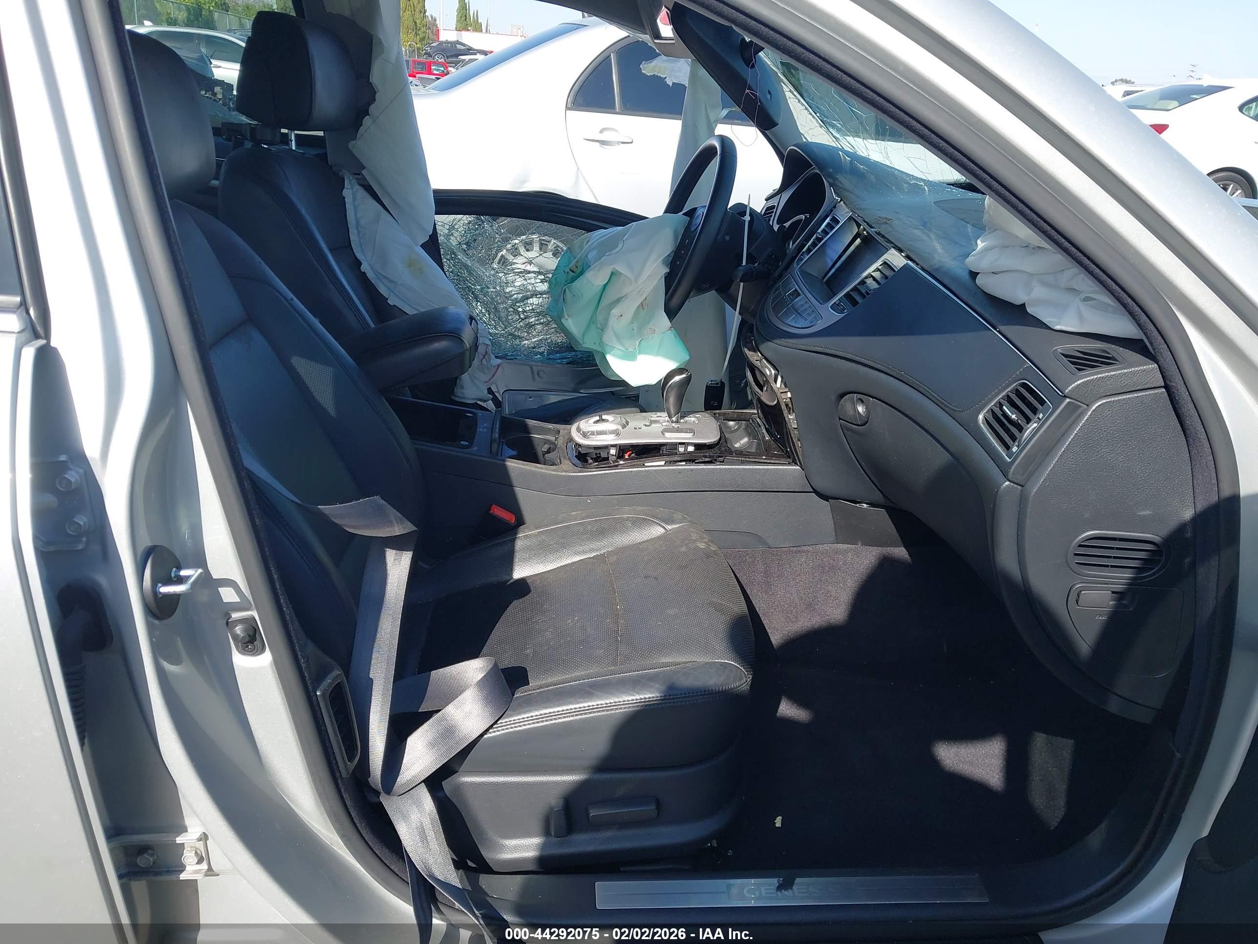 HYUNDAI GENESIS image 5