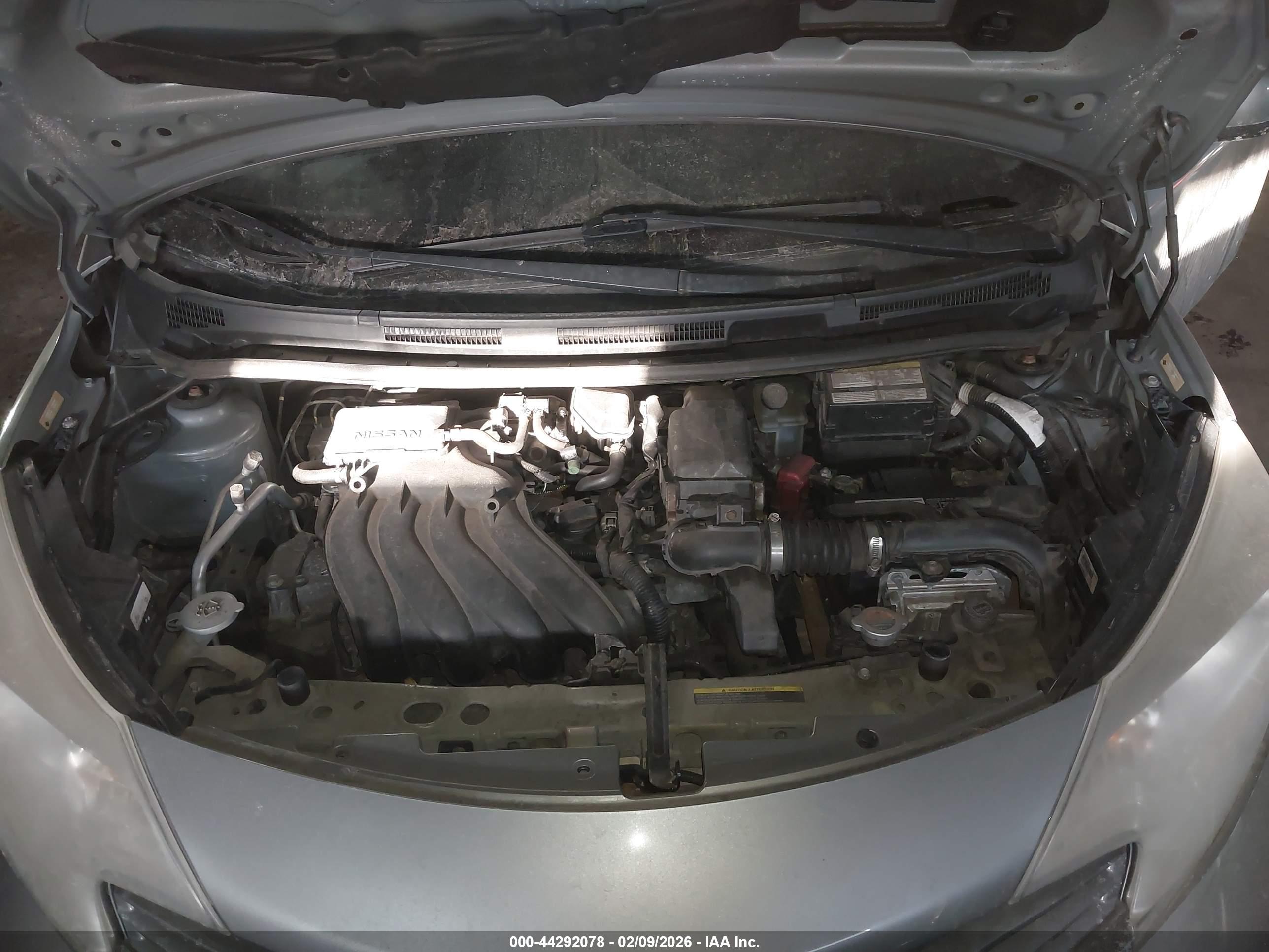NISSAN VERSA image 10