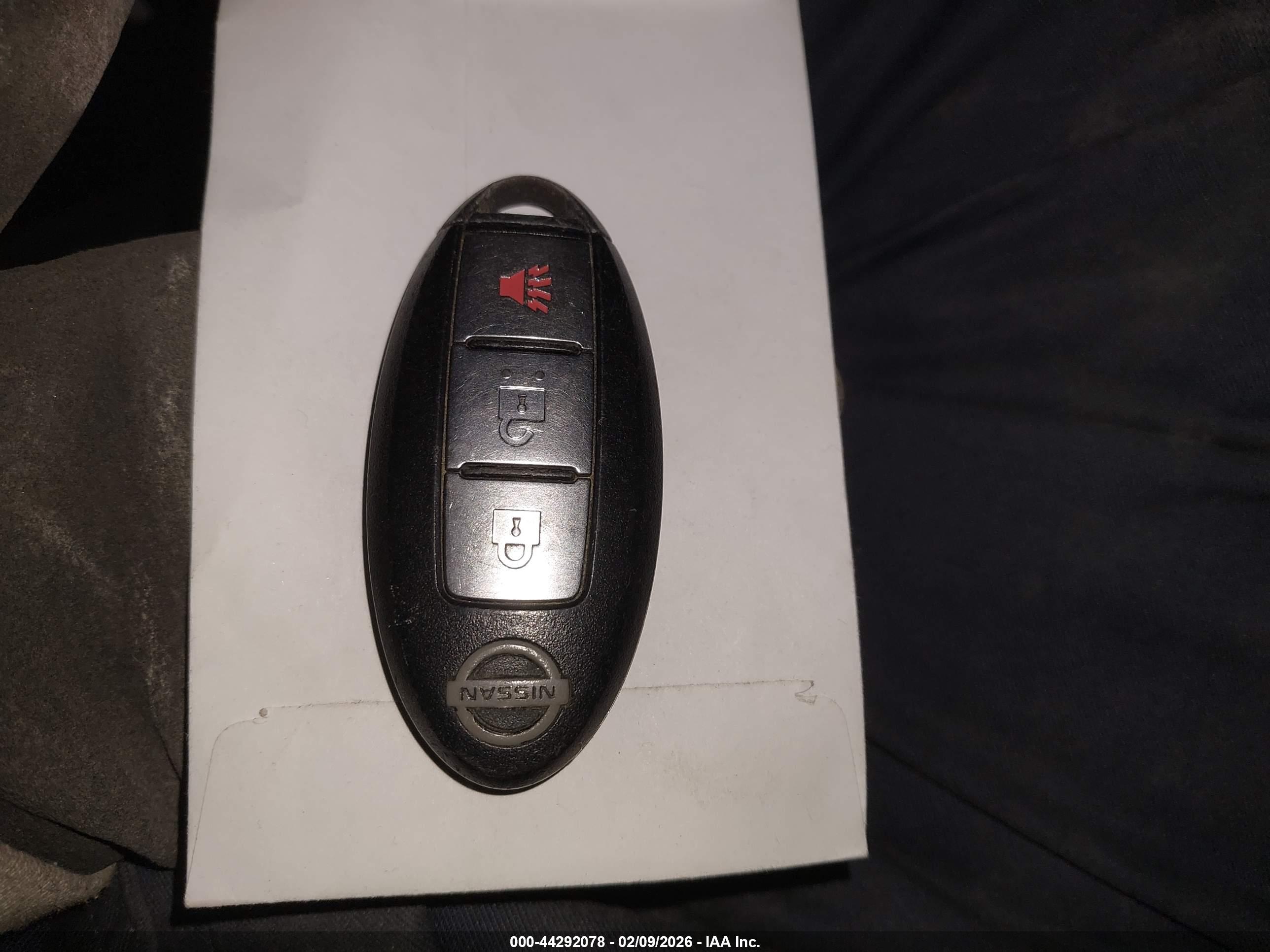 NISSAN VERSA image 11