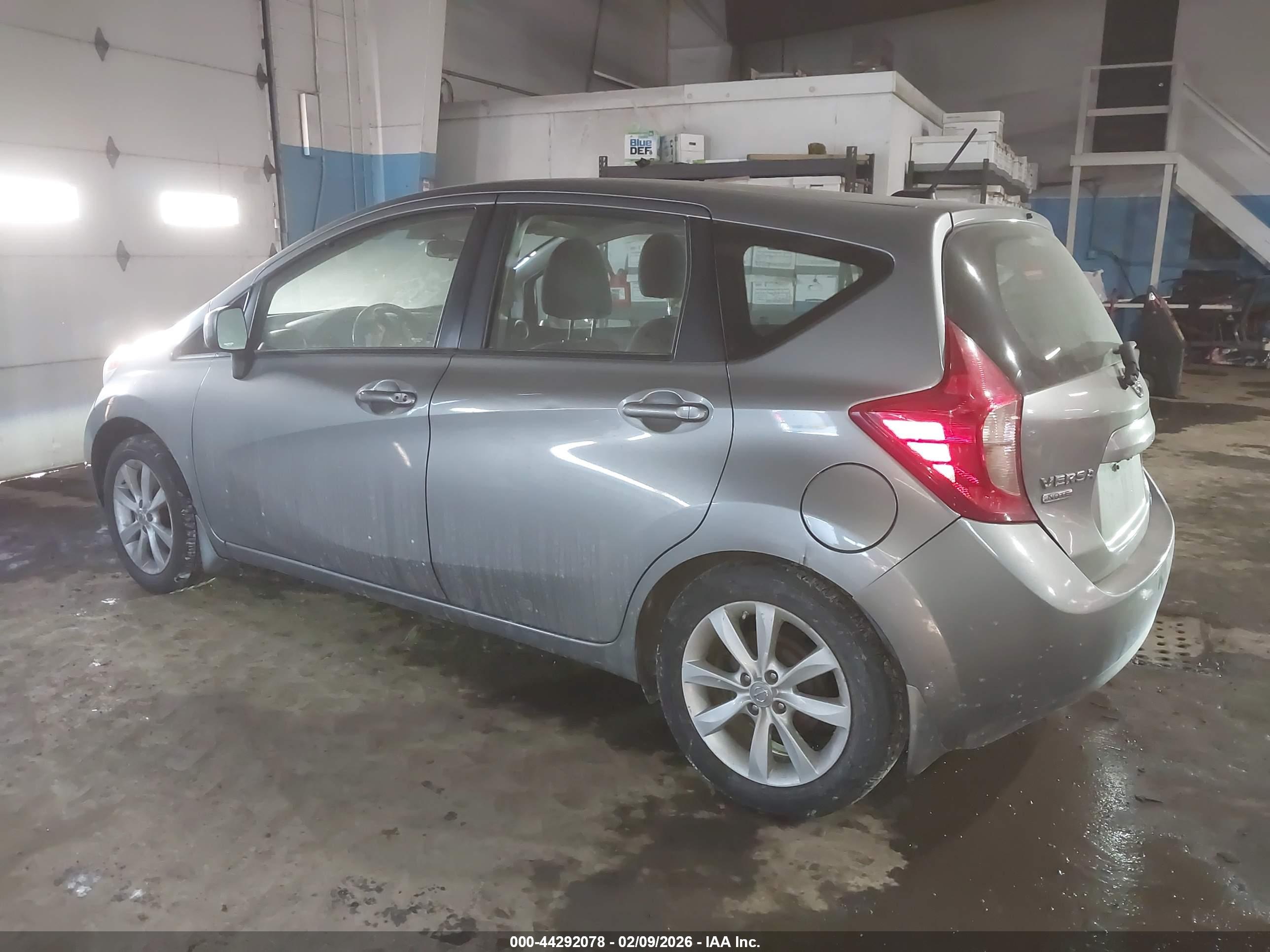 NISSAN VERSA image 3