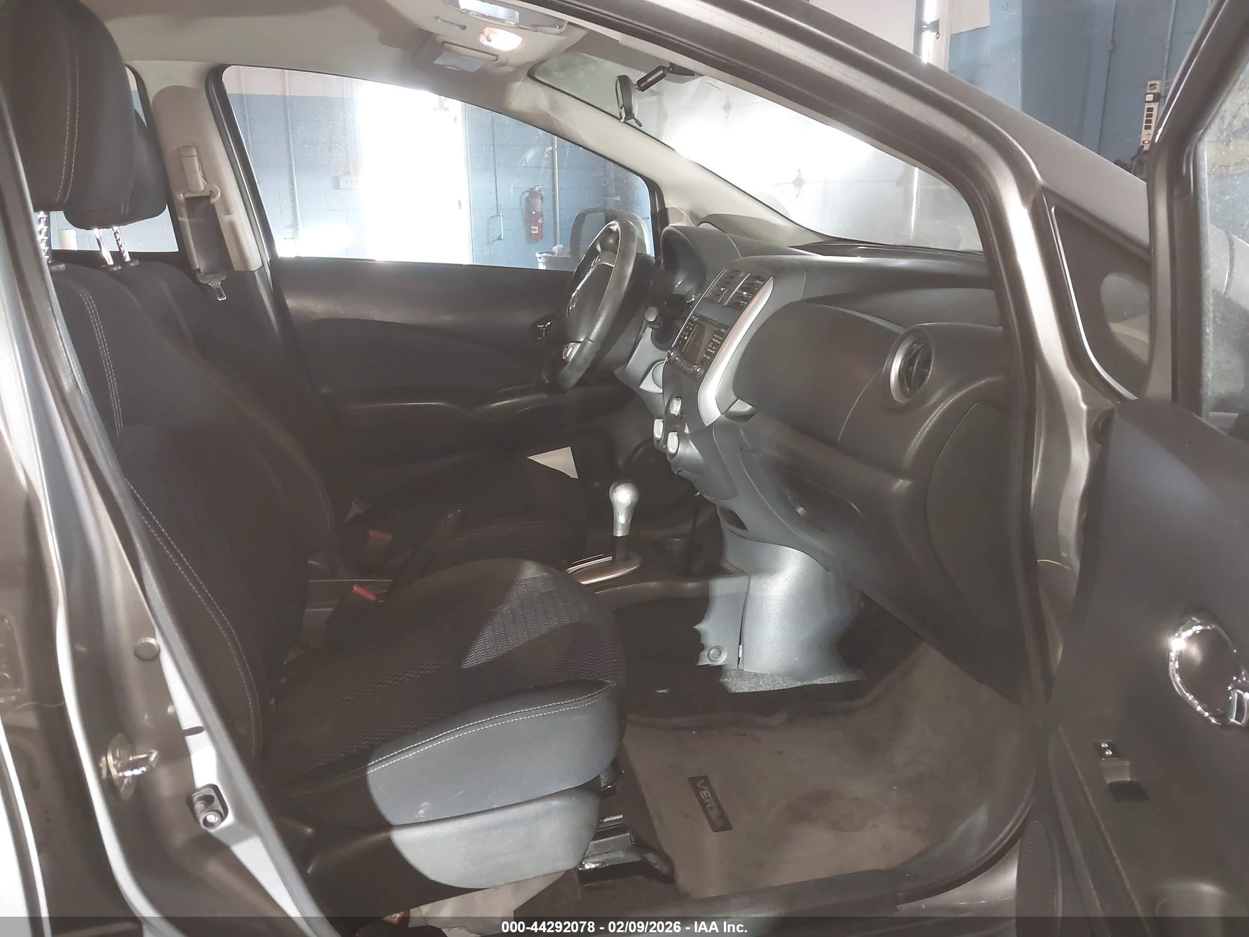 NISSAN VERSA image 5