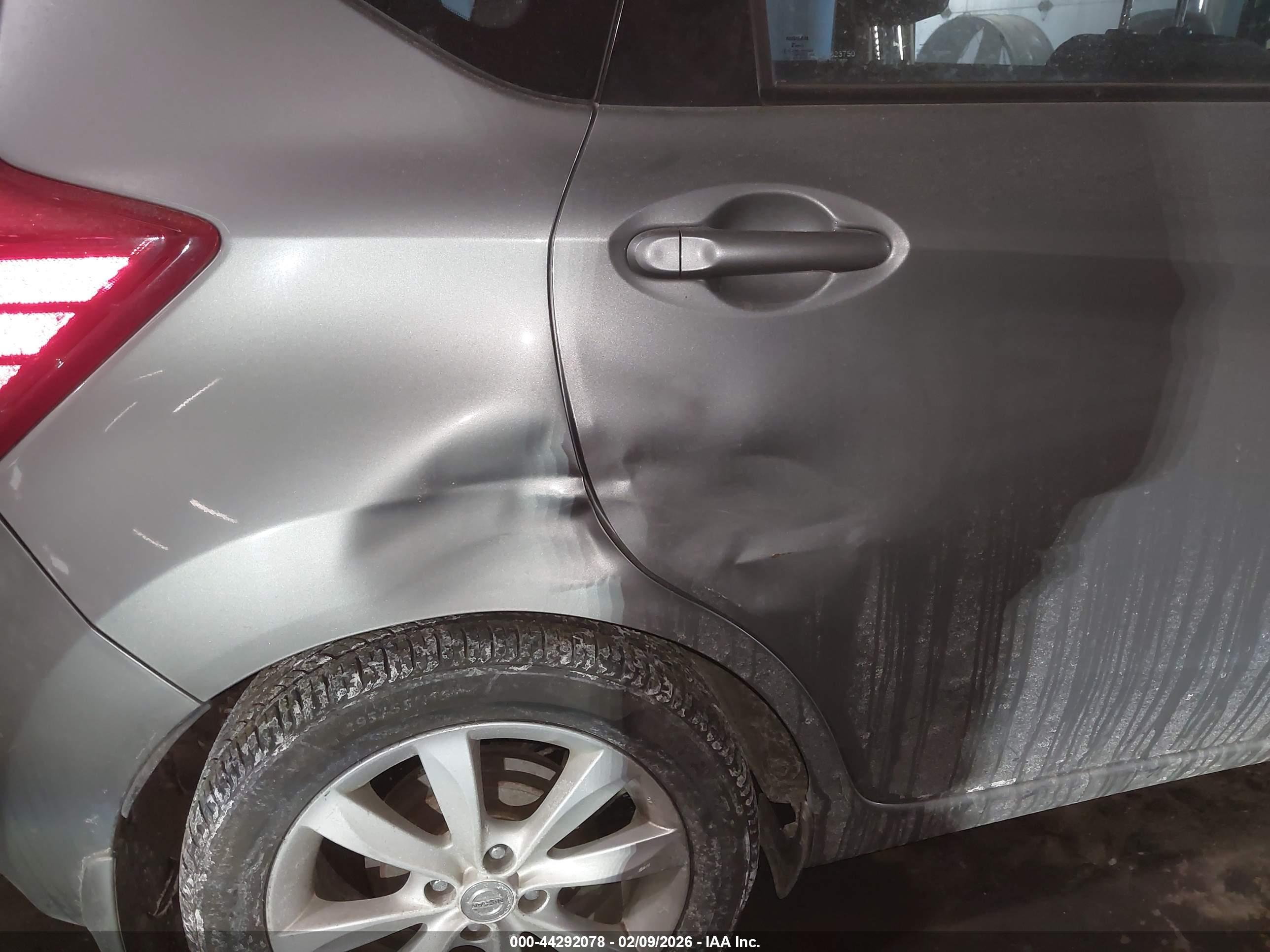 NISSAN VERSA image 6