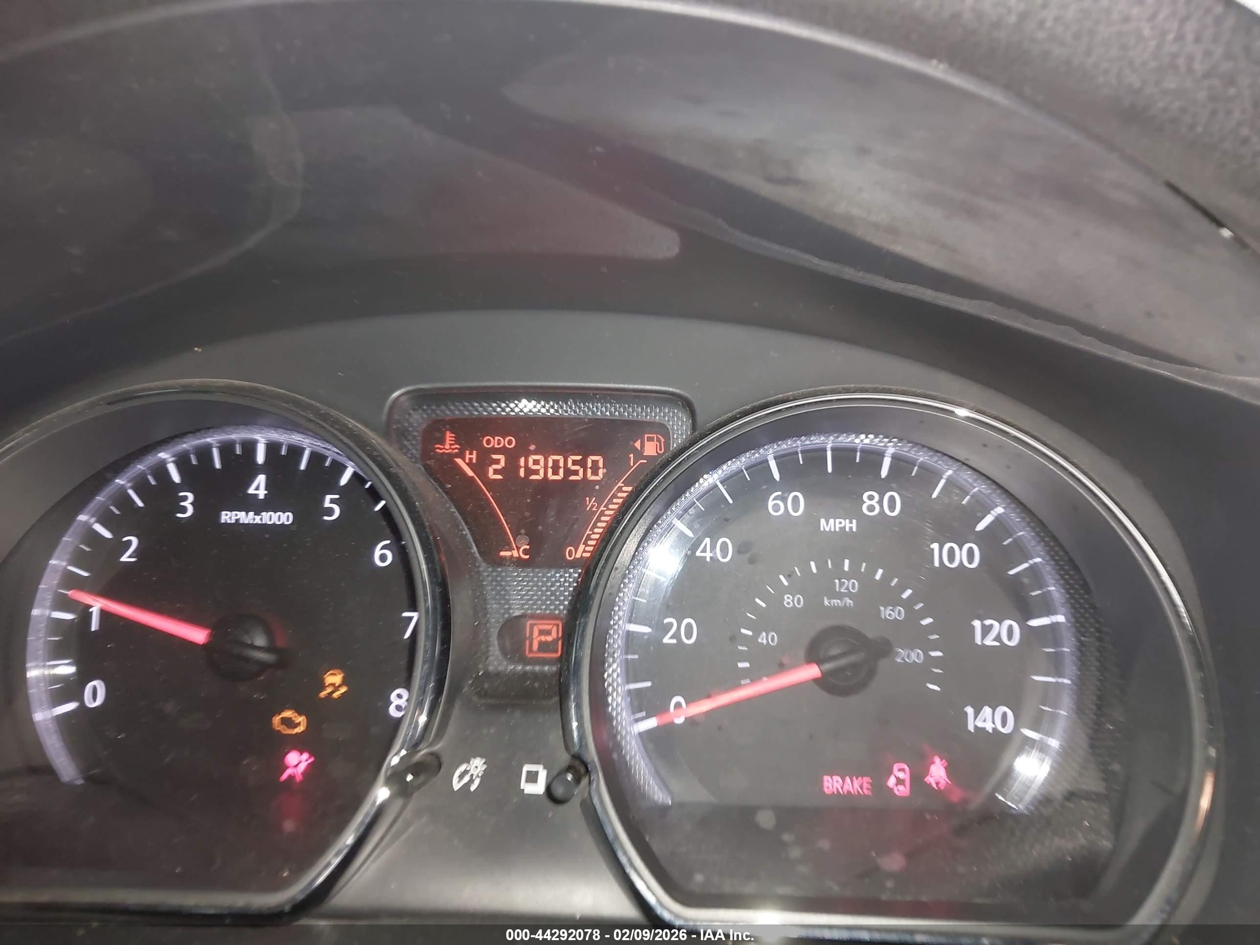 NISSAN VERSA image 7
