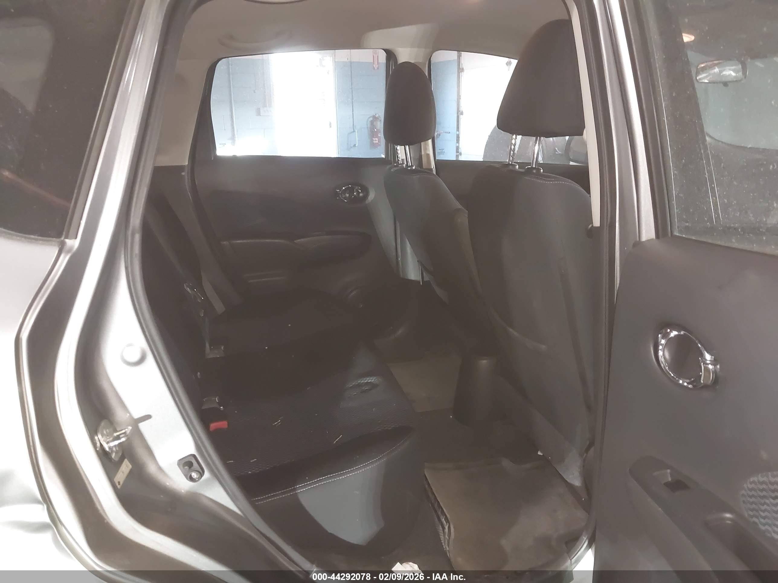 NISSAN VERSA image 8