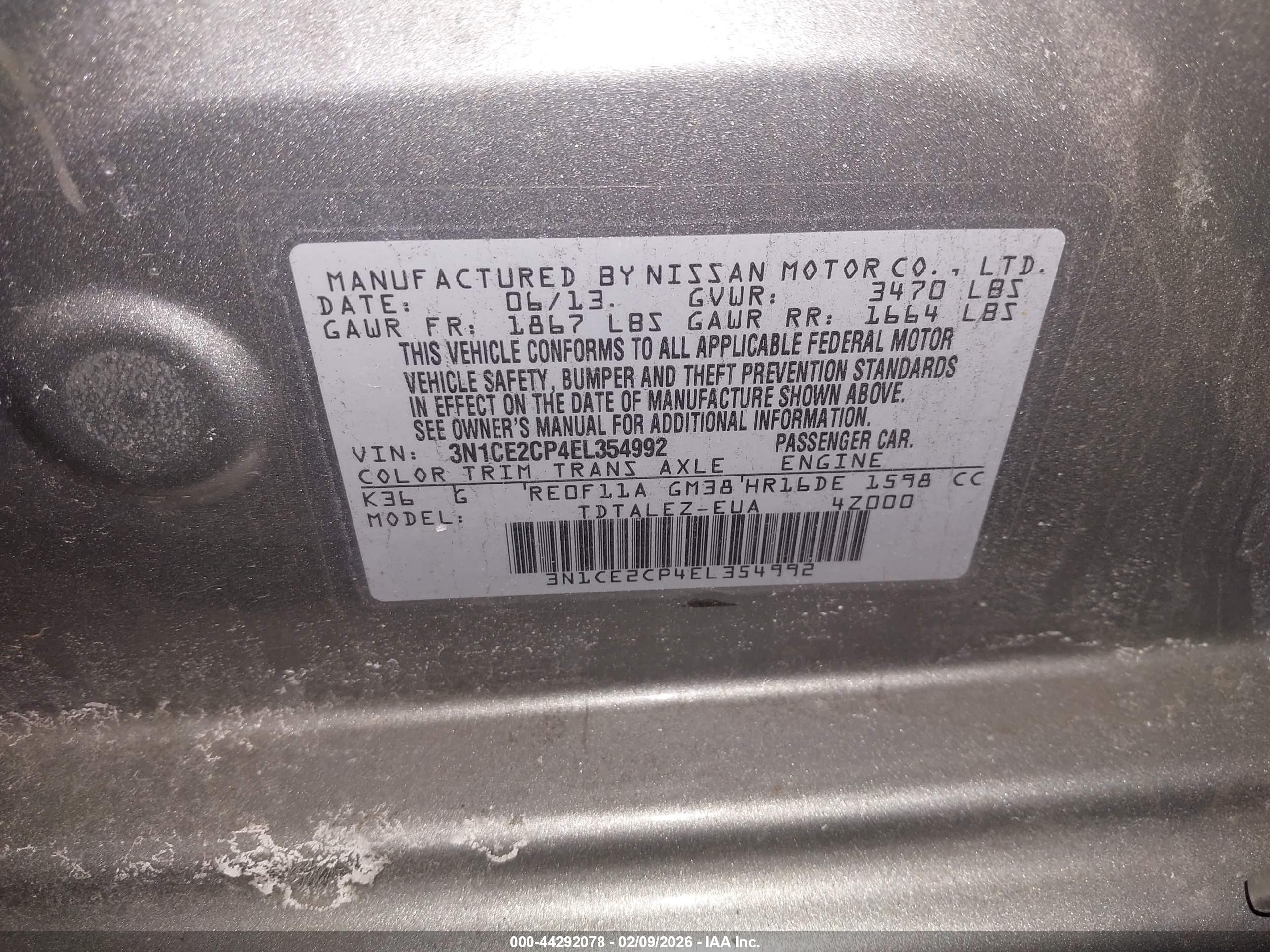 NISSAN VERSA image 9