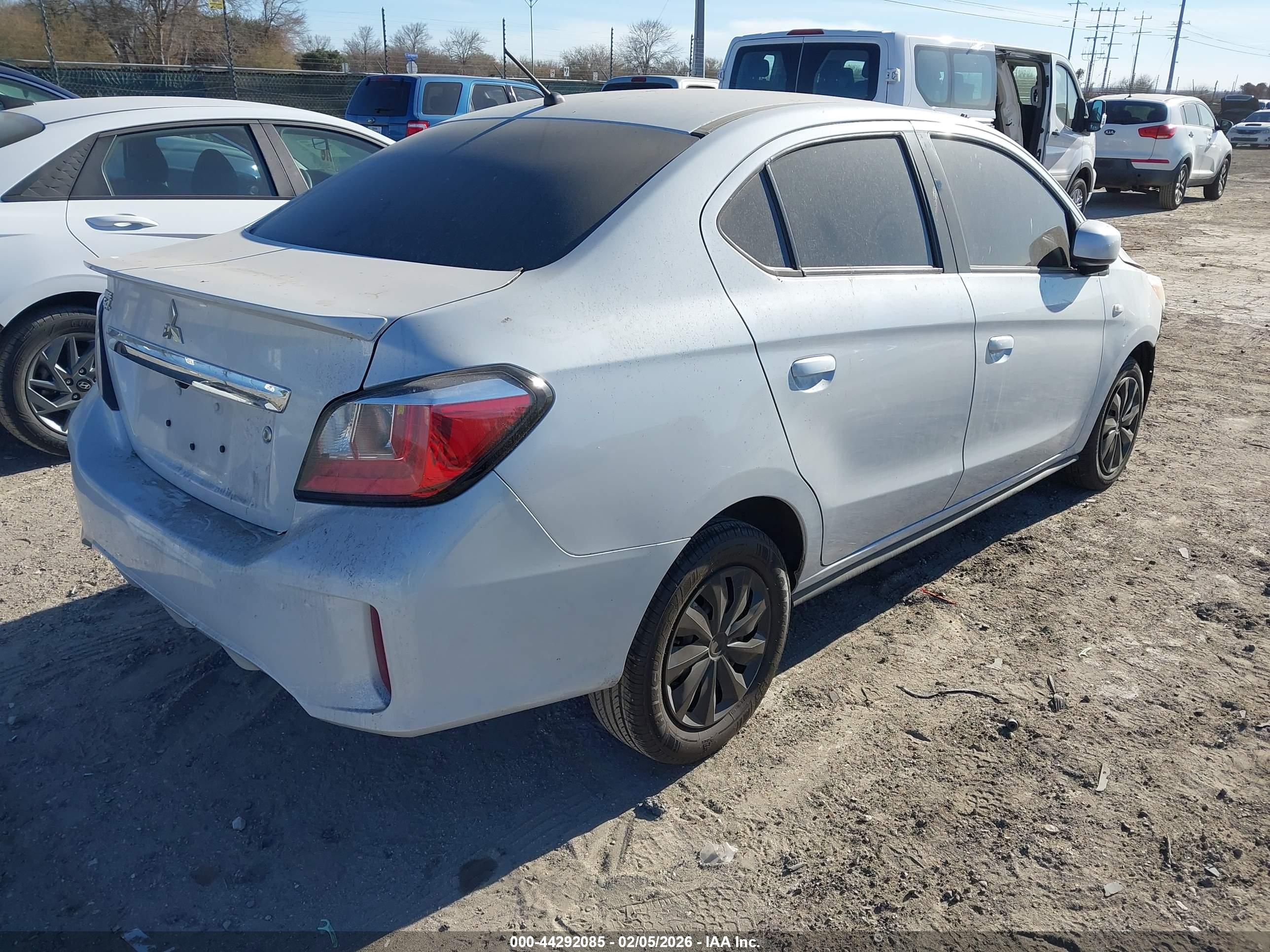 MITSUBISHI MIRAGE image 4