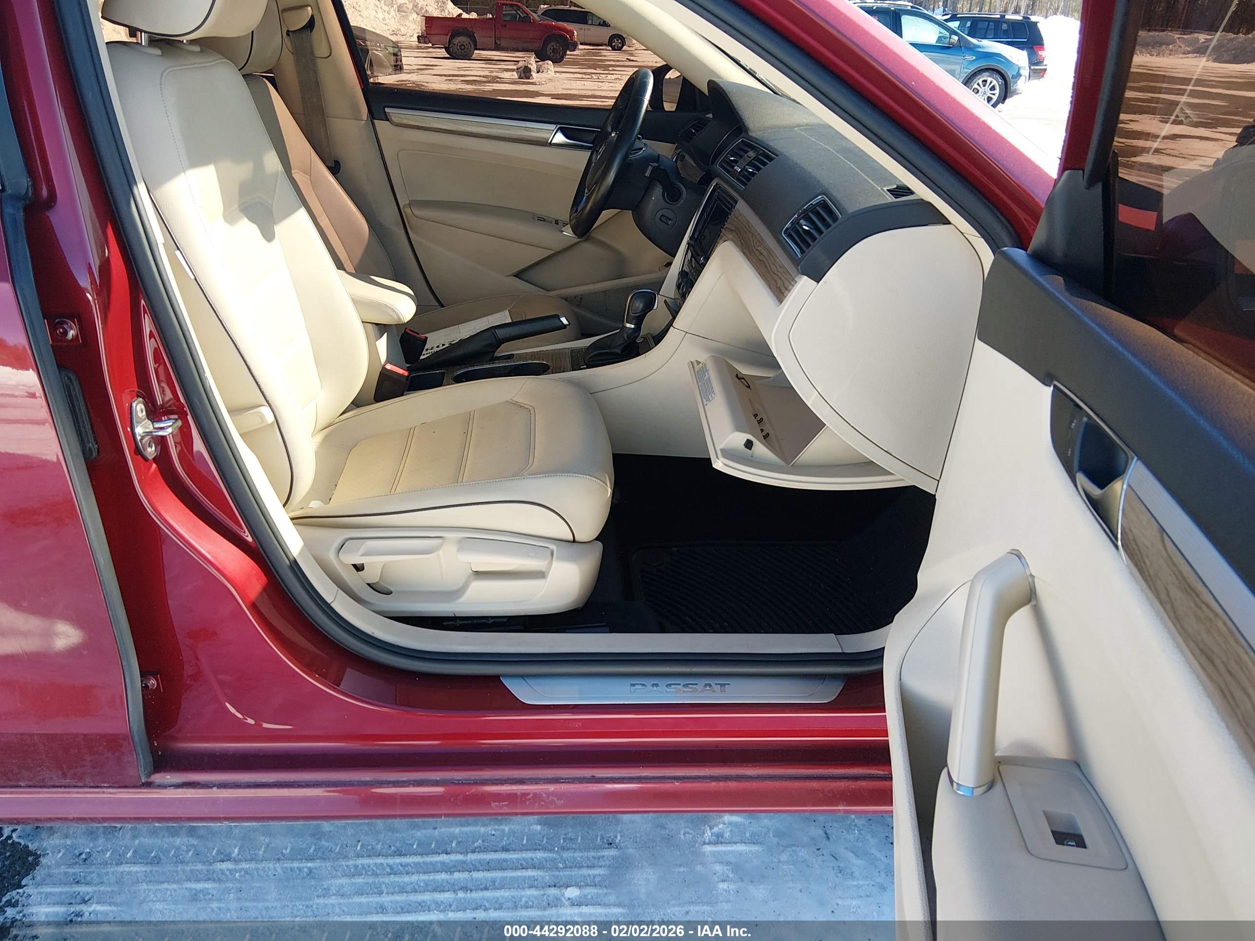 VOLKSWAGEN PASSAT image 5