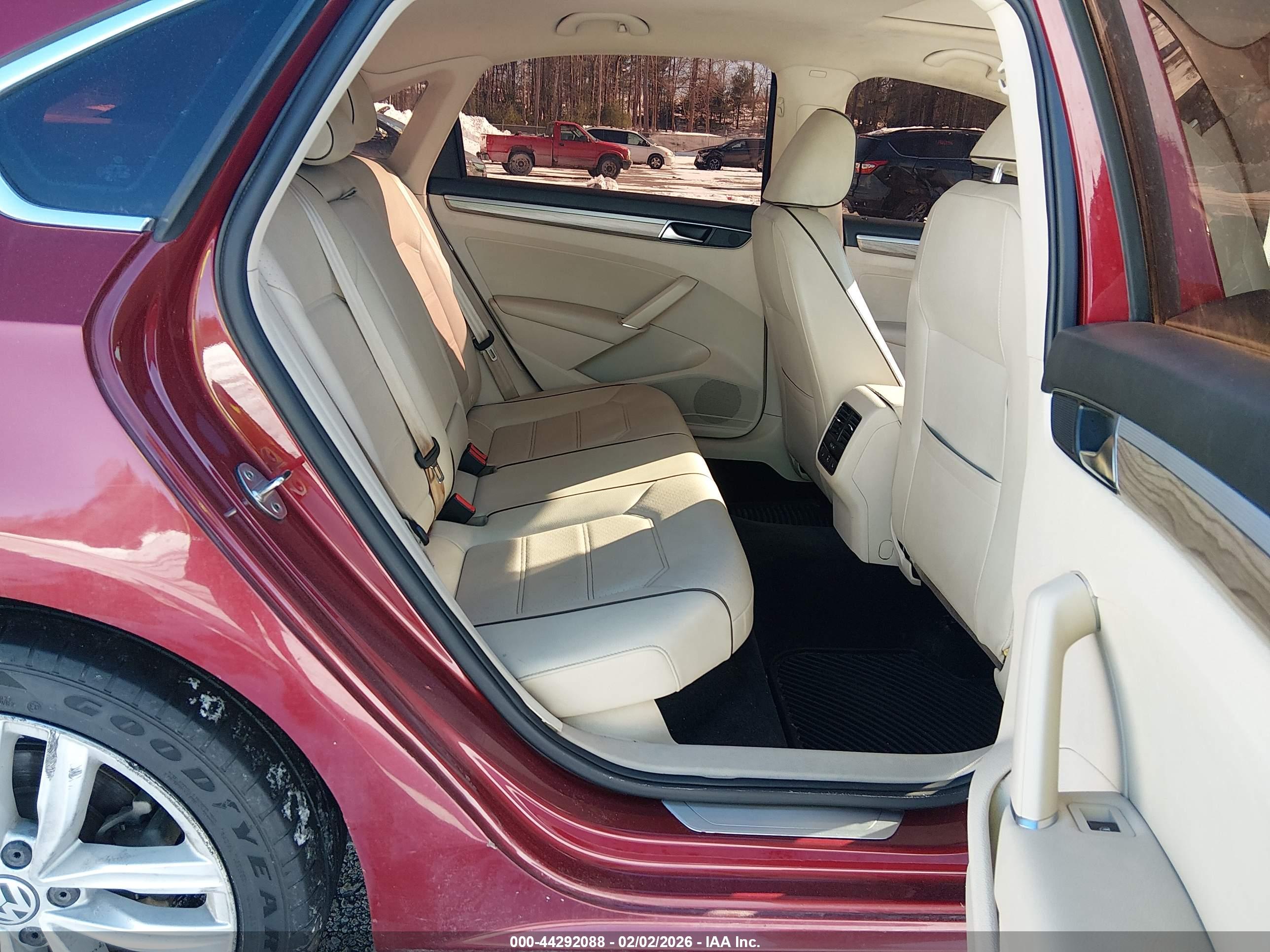 VOLKSWAGEN PASSAT image 8