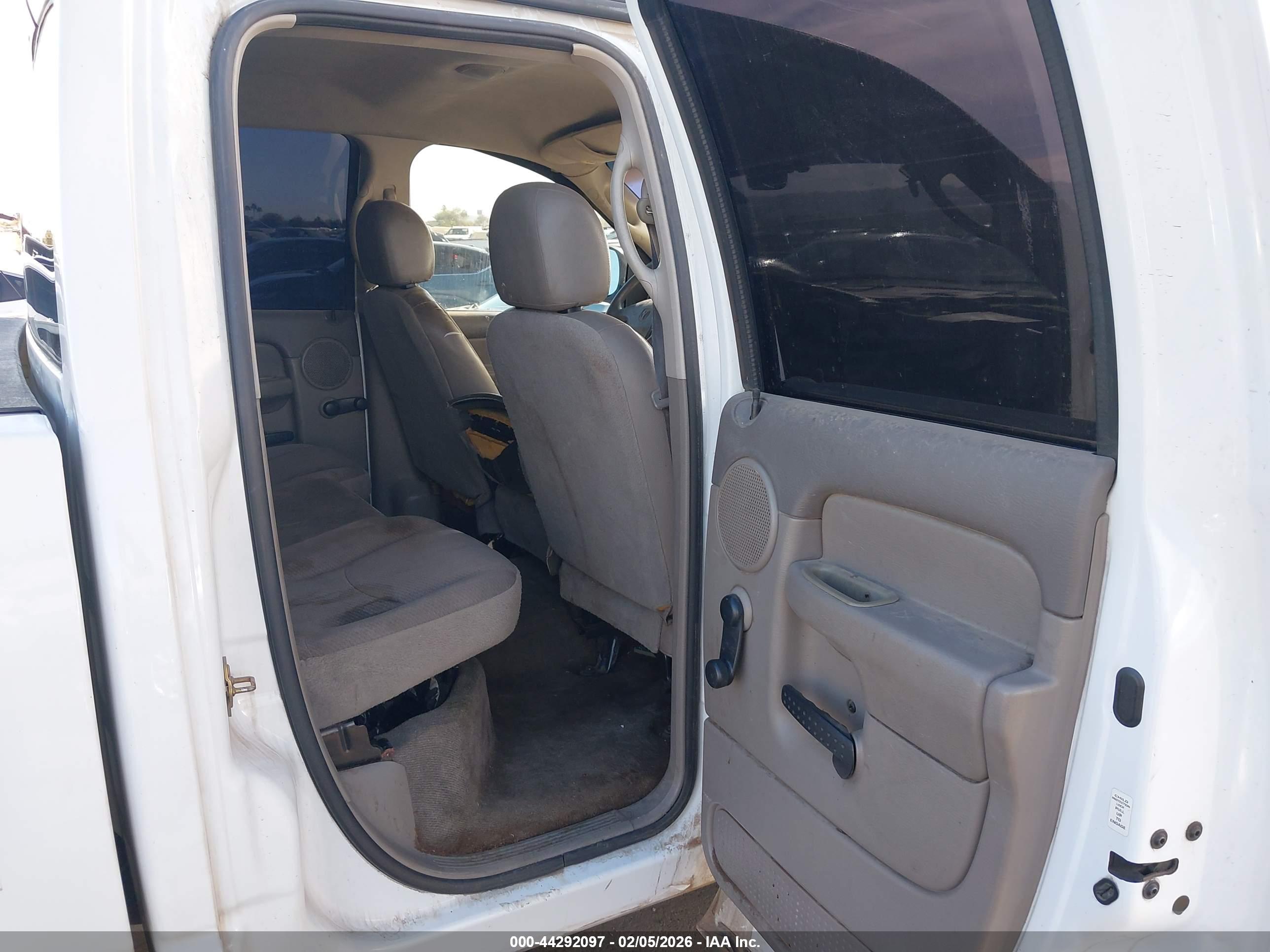 DODGE RAM image 8