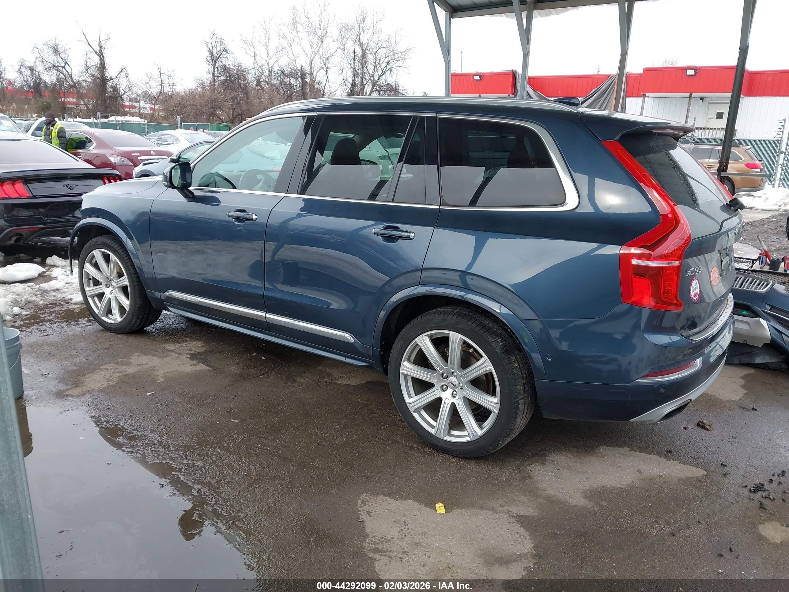 VOLVO XC90 image 3