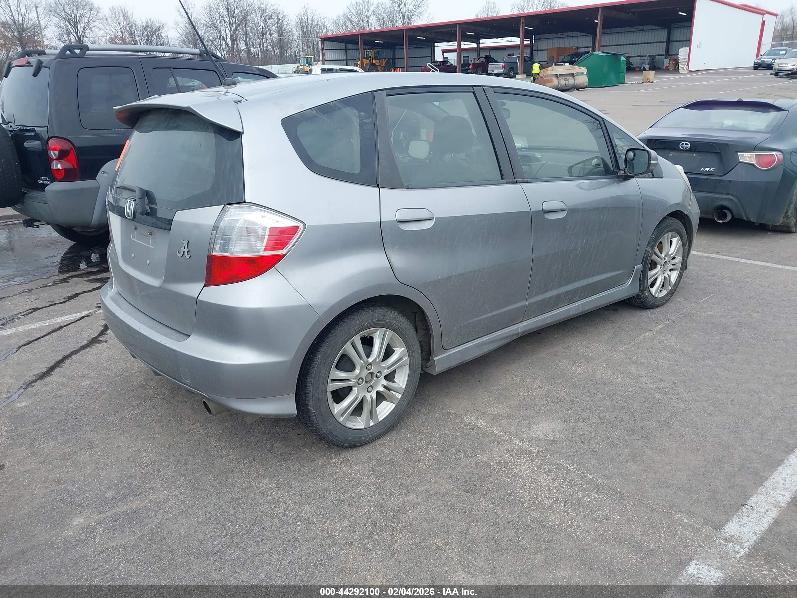 HONDA FIT image 4