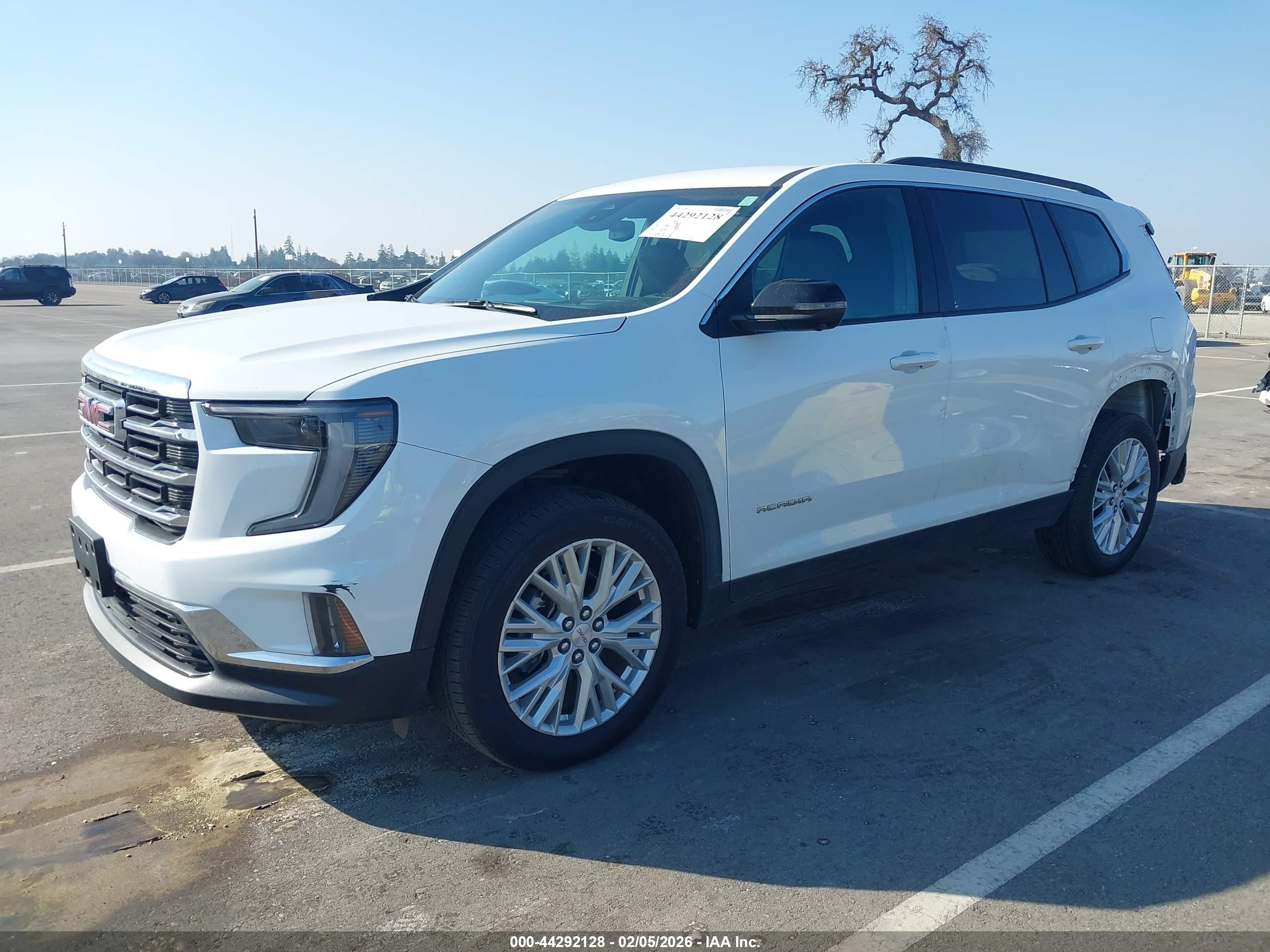 GMC ACADIA image 2