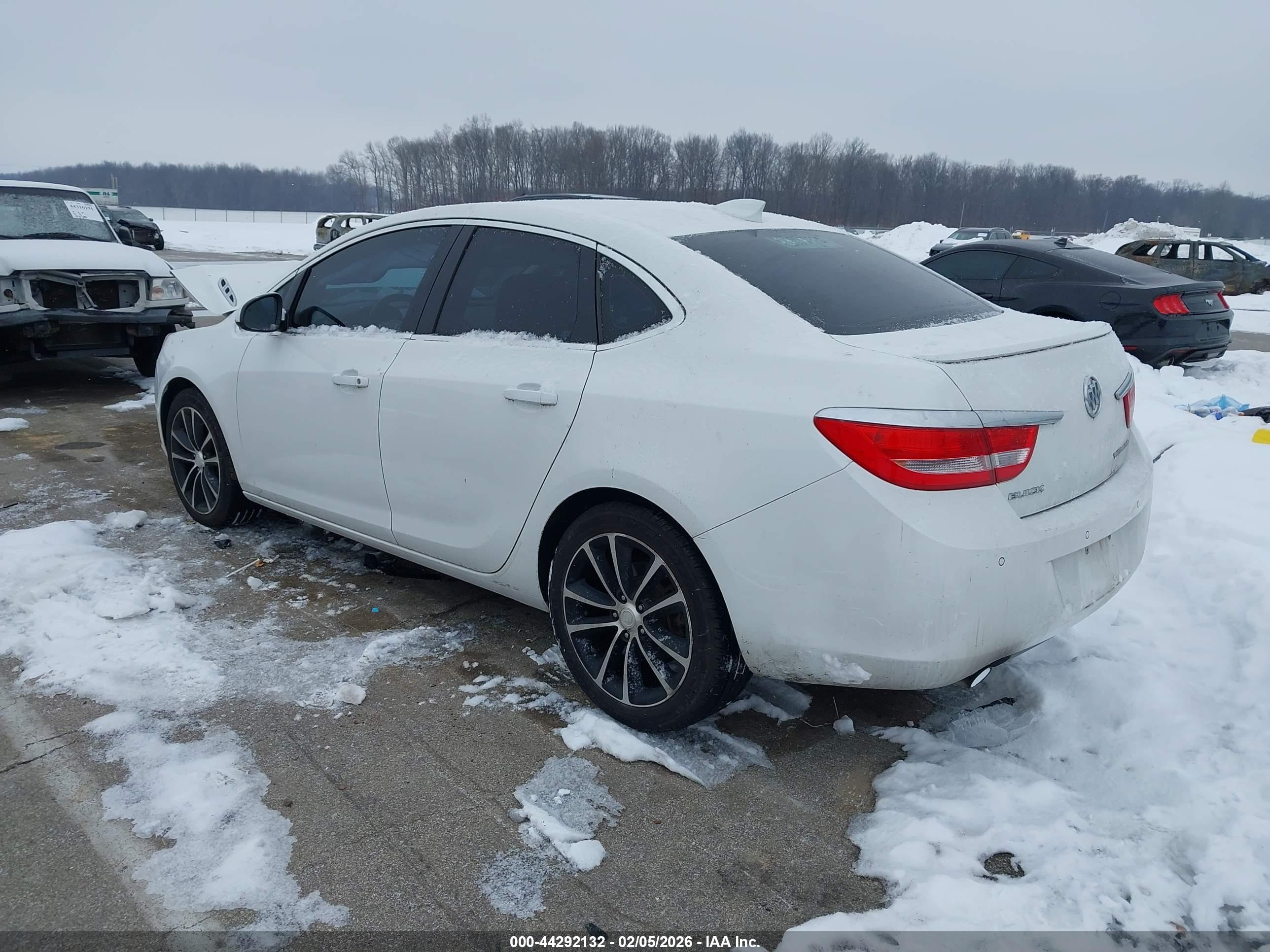 BUICK VERANO image 3