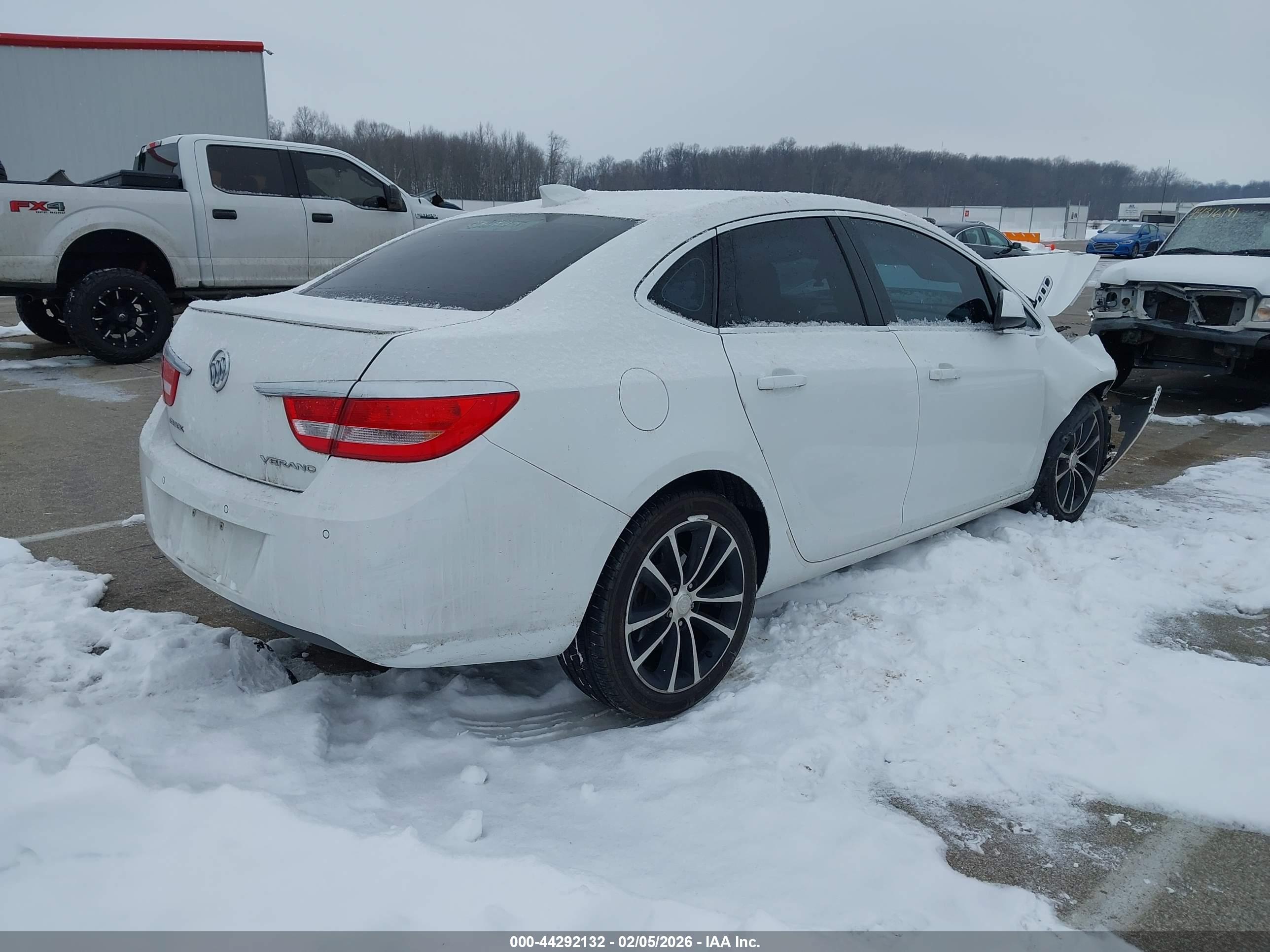 BUICK VERANO image 4