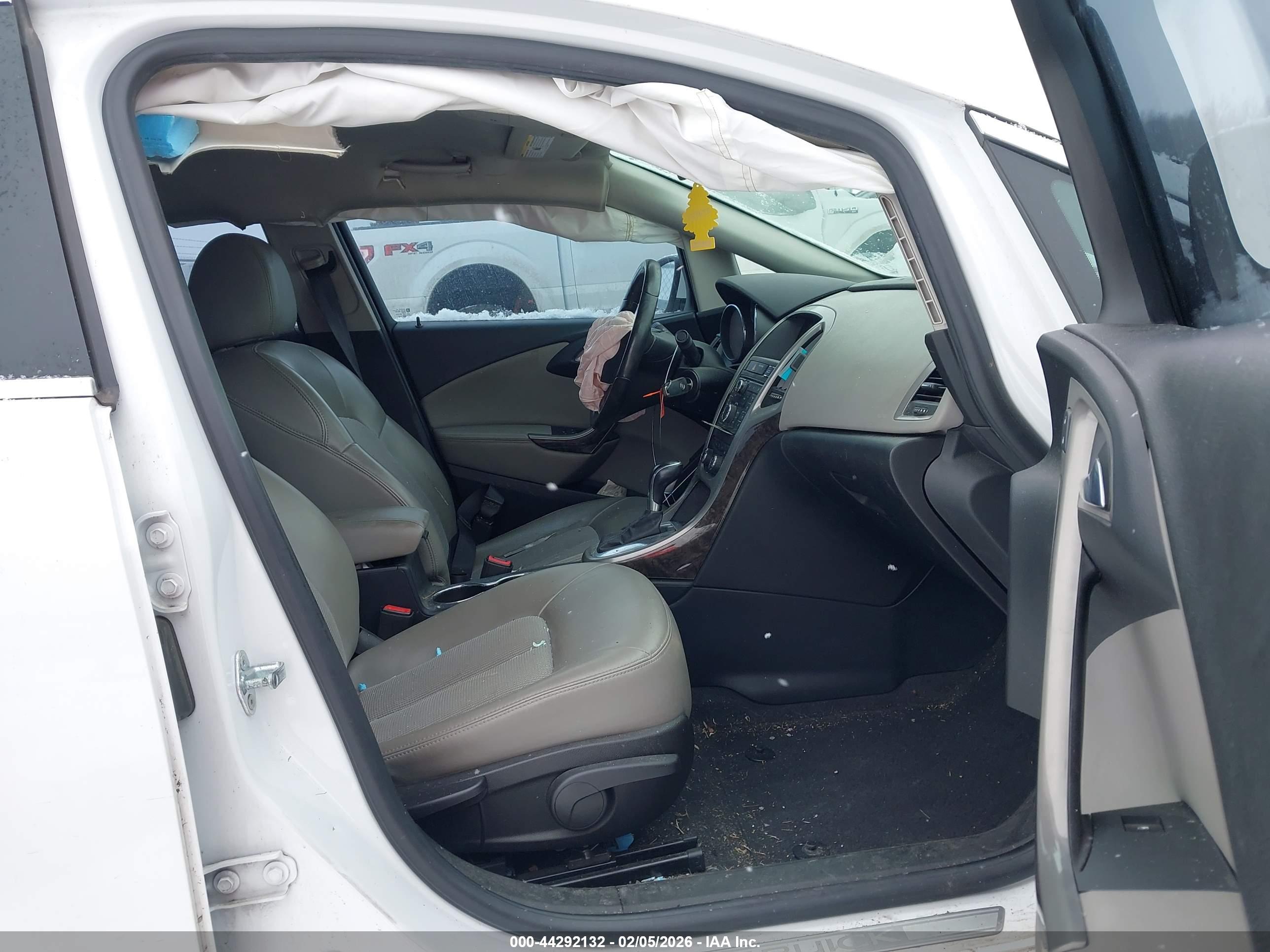 BUICK VERANO image 5