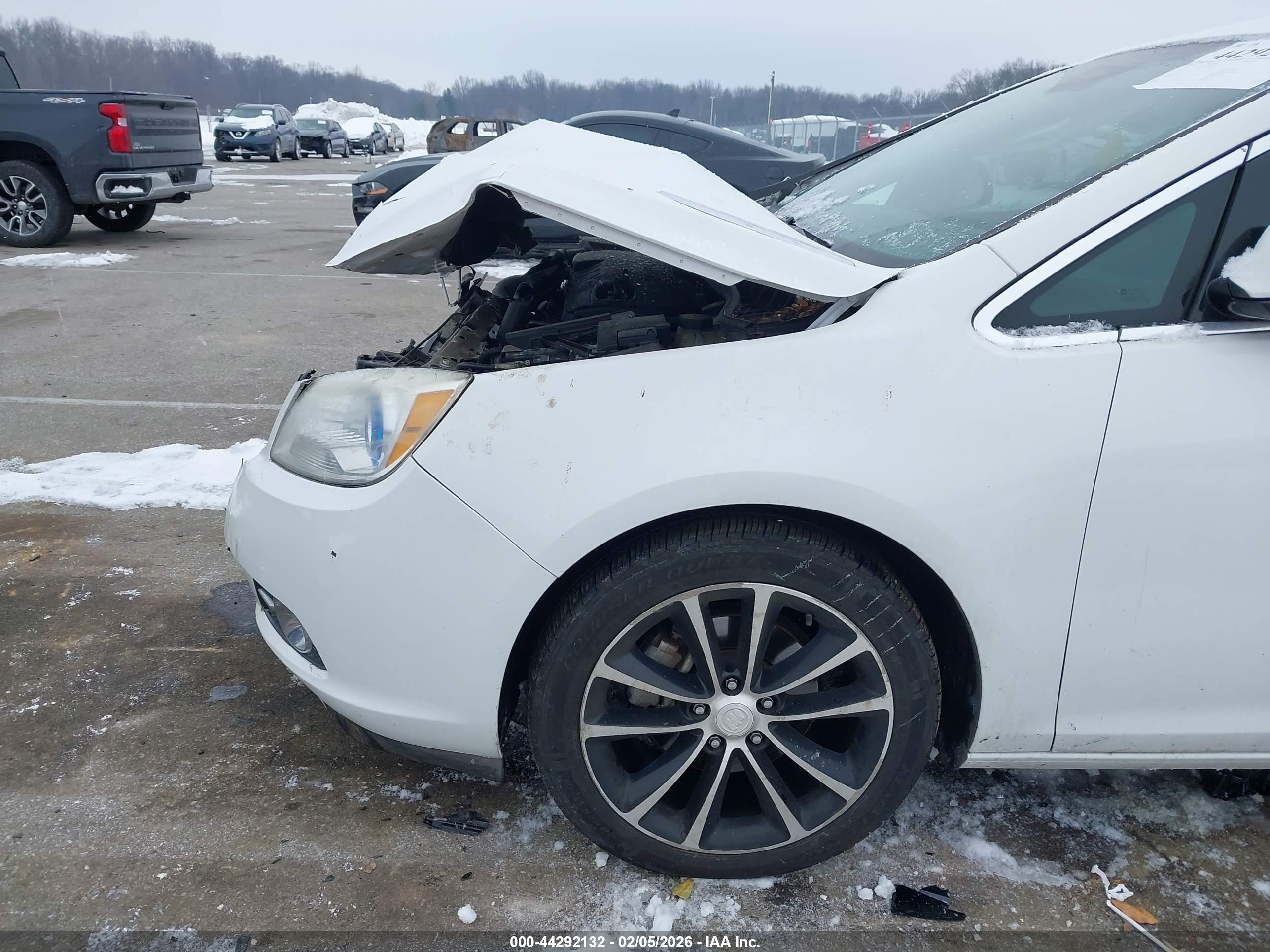 BUICK VERANO image 6