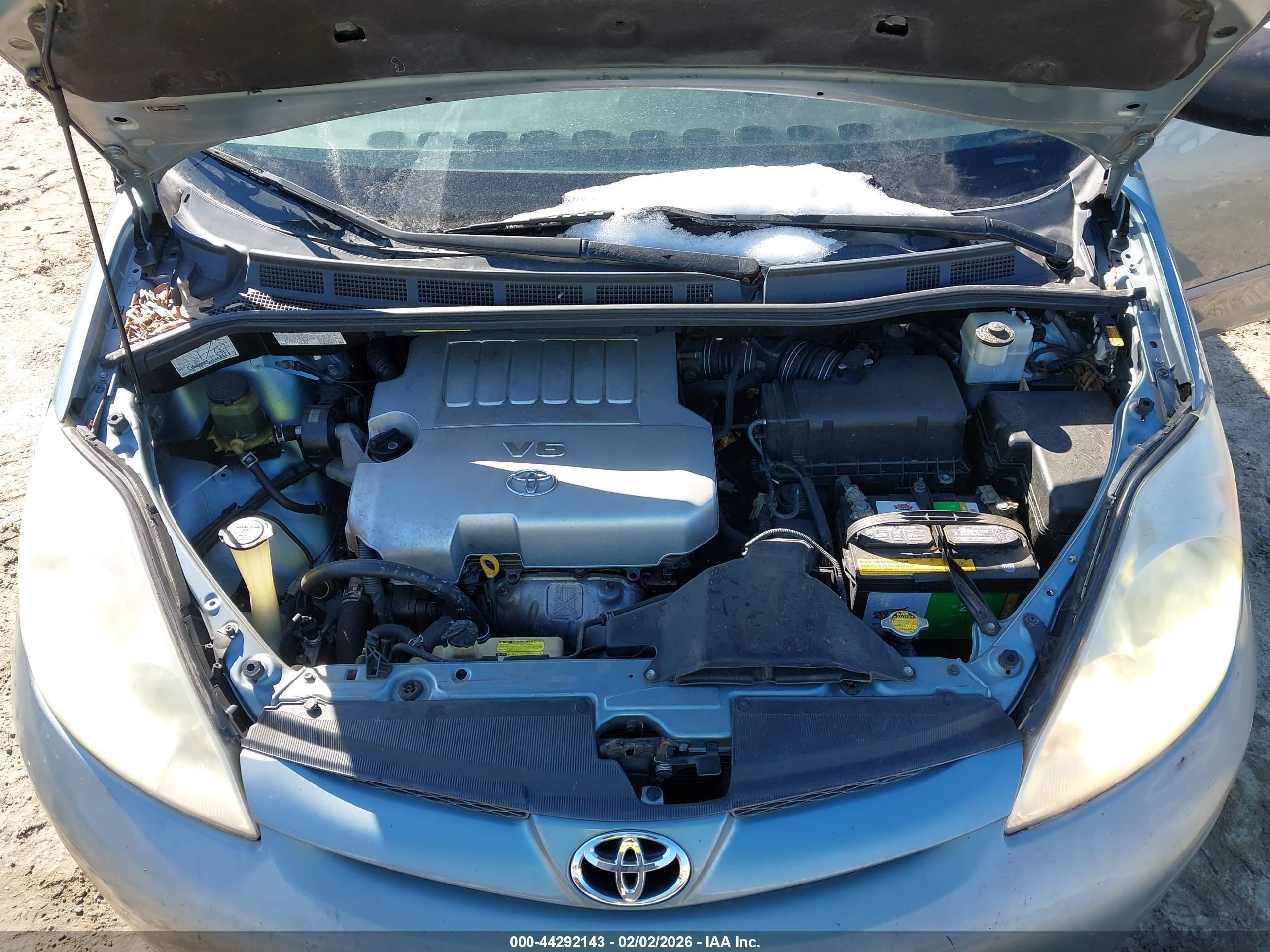 TOYOTA SIENNA image 10