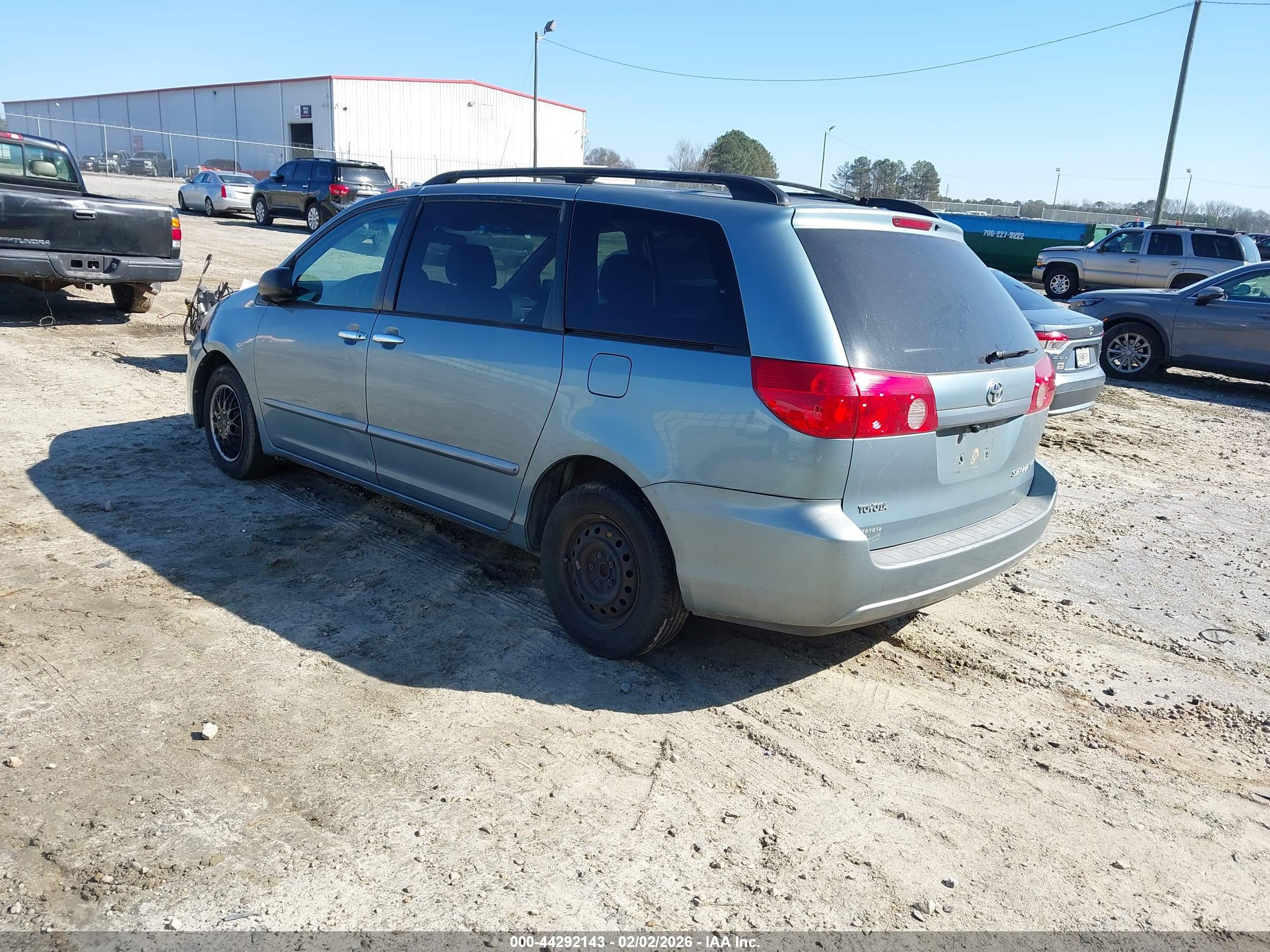 TOYOTA SIENNA image 3