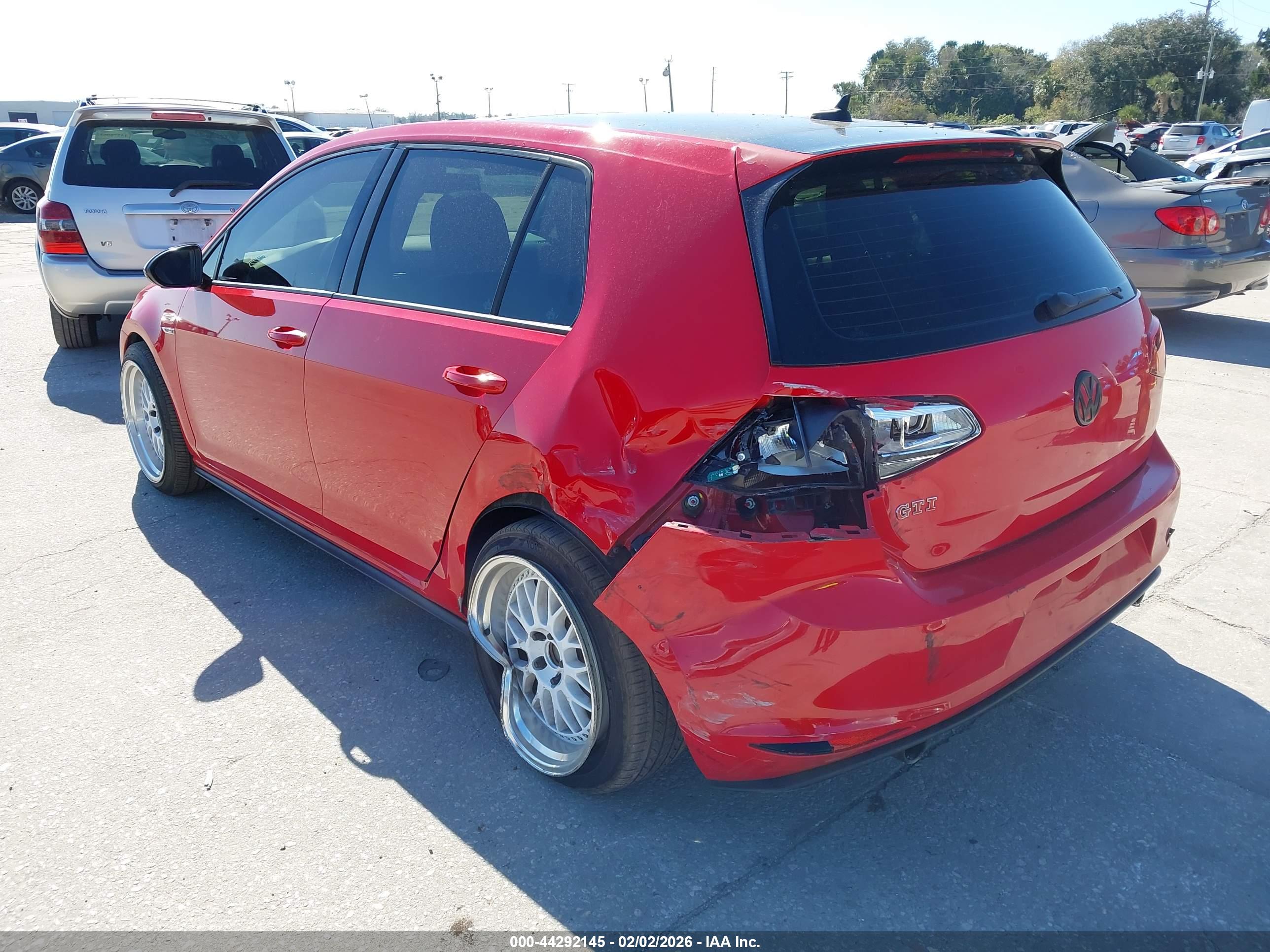 VOLKSWAGEN GOLF image 3