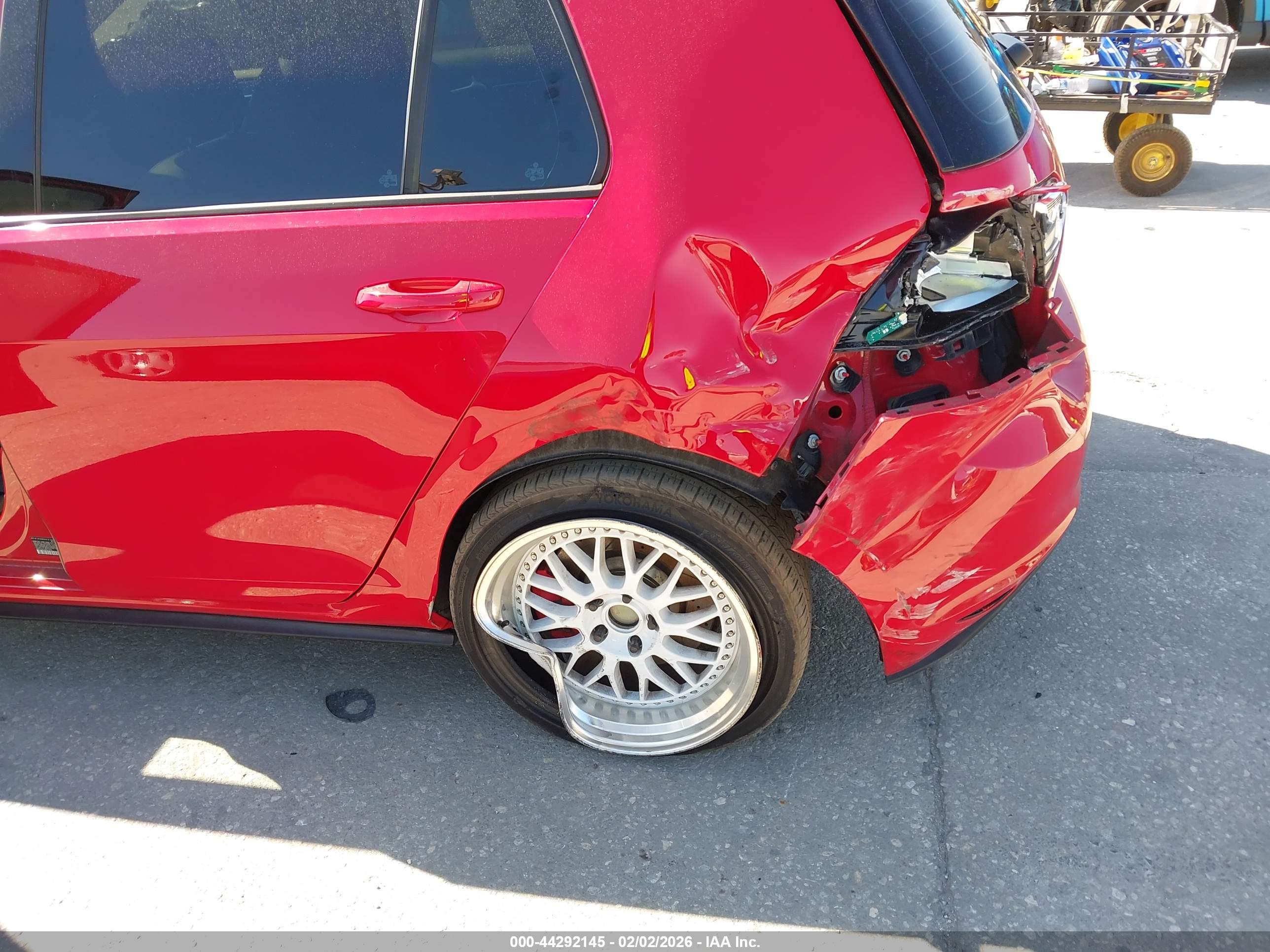 VOLKSWAGEN GOLF image 6