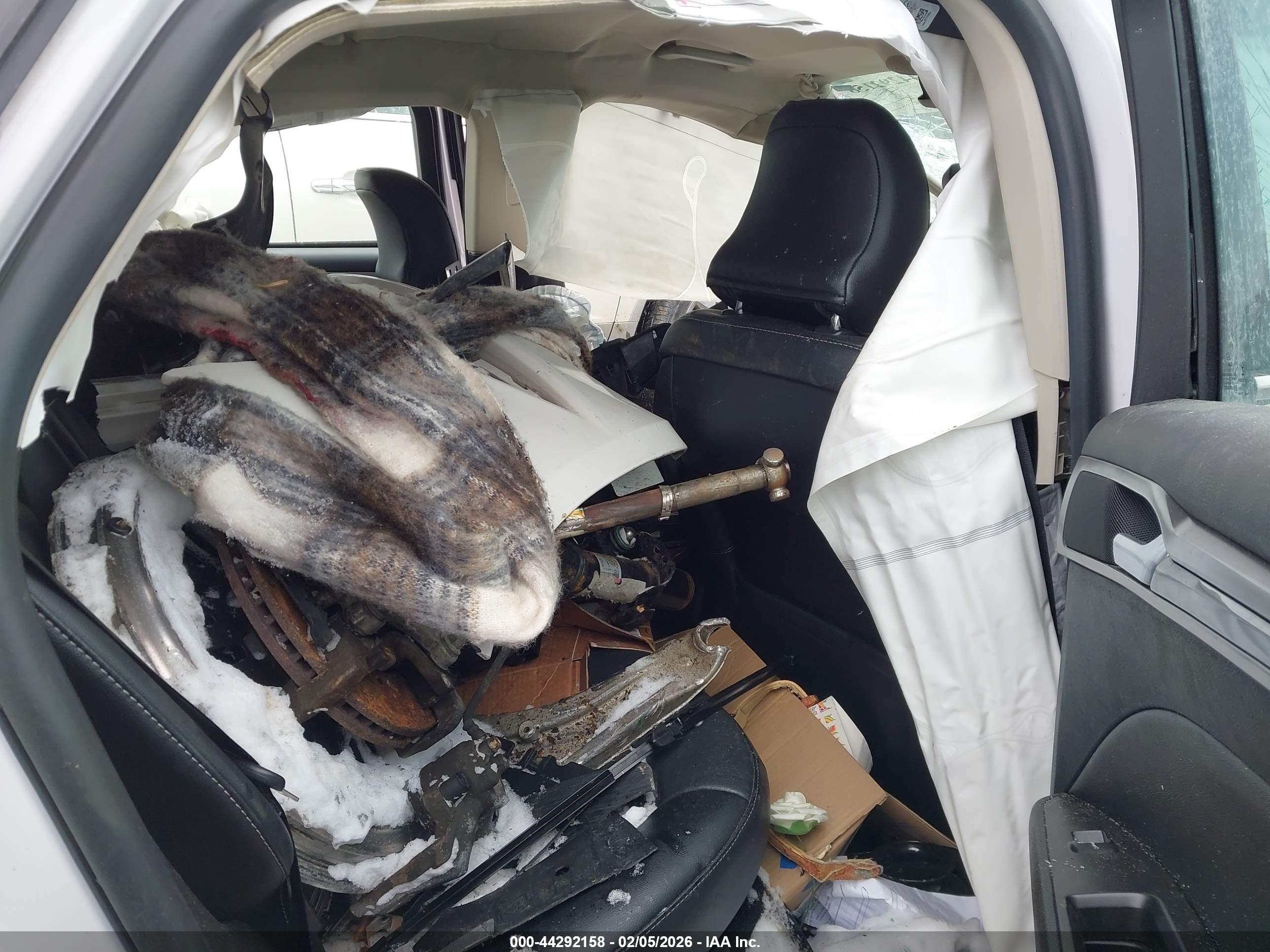 FORD FUSION image 8
