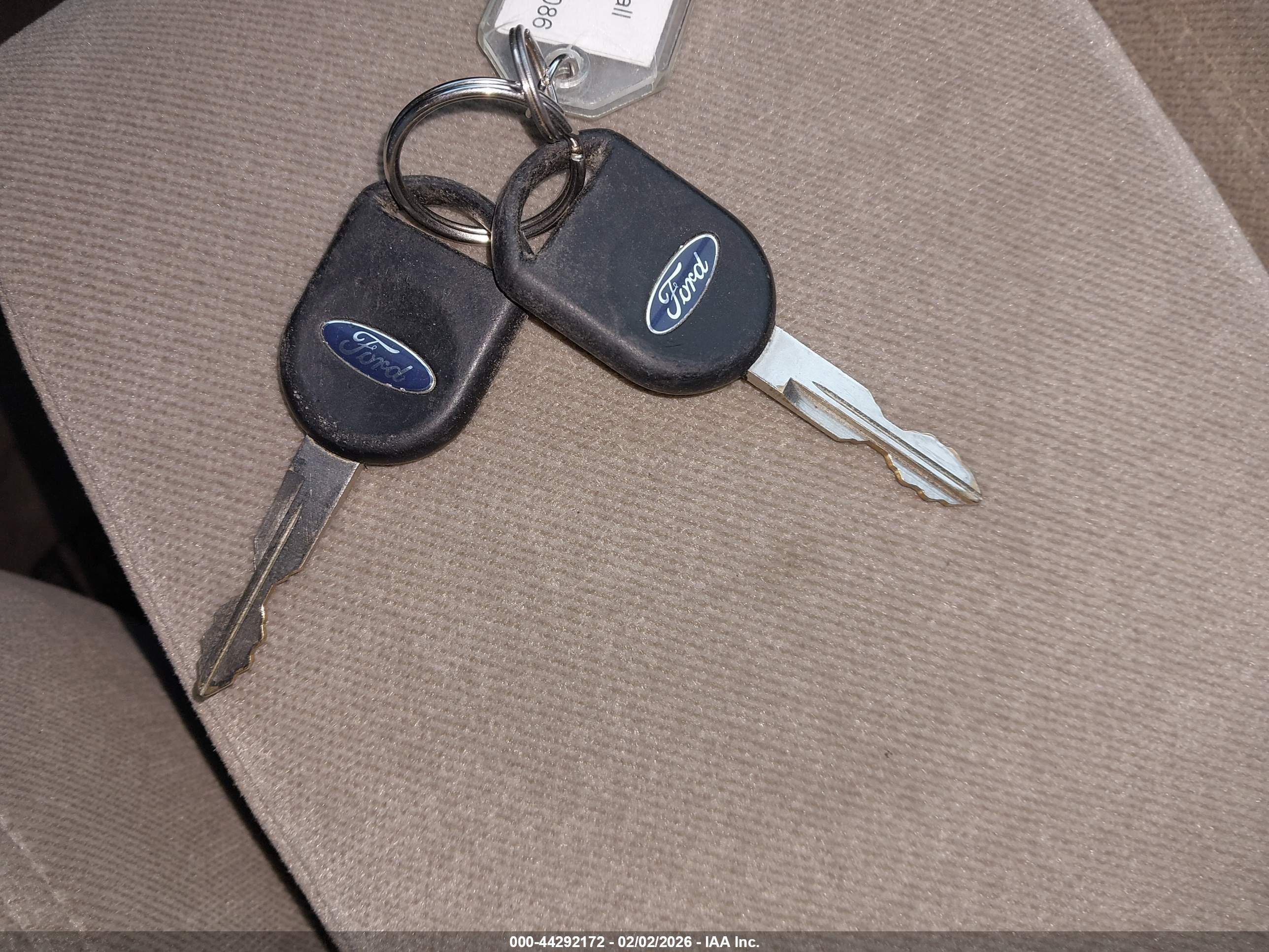 FORD TAURUS image 11