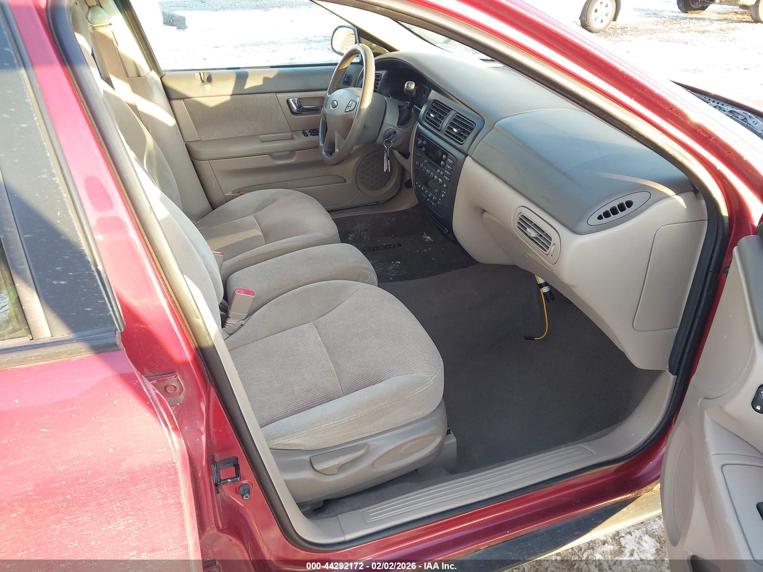 FORD TAURUS image 5