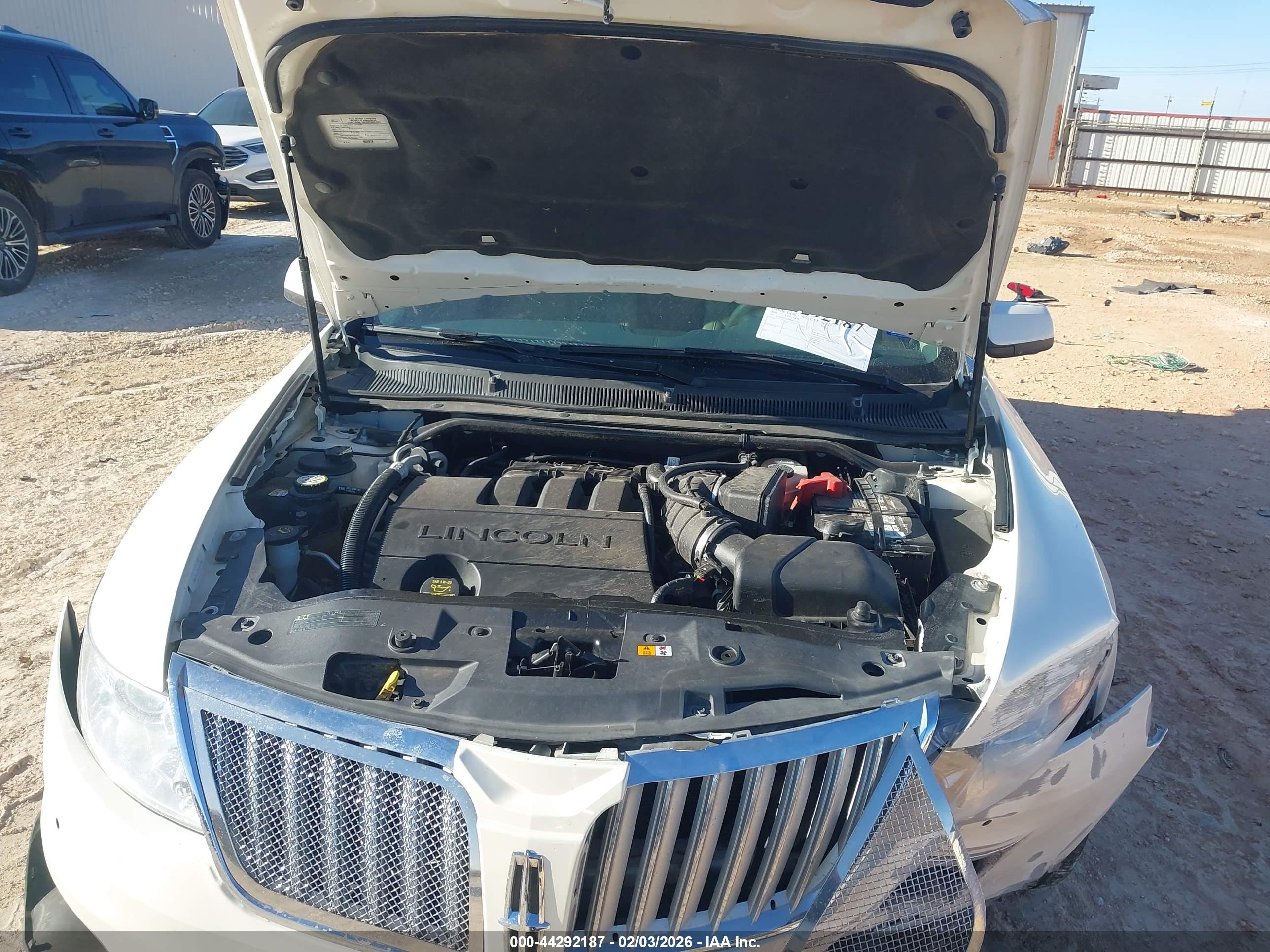 LINCOLN MKS image 10