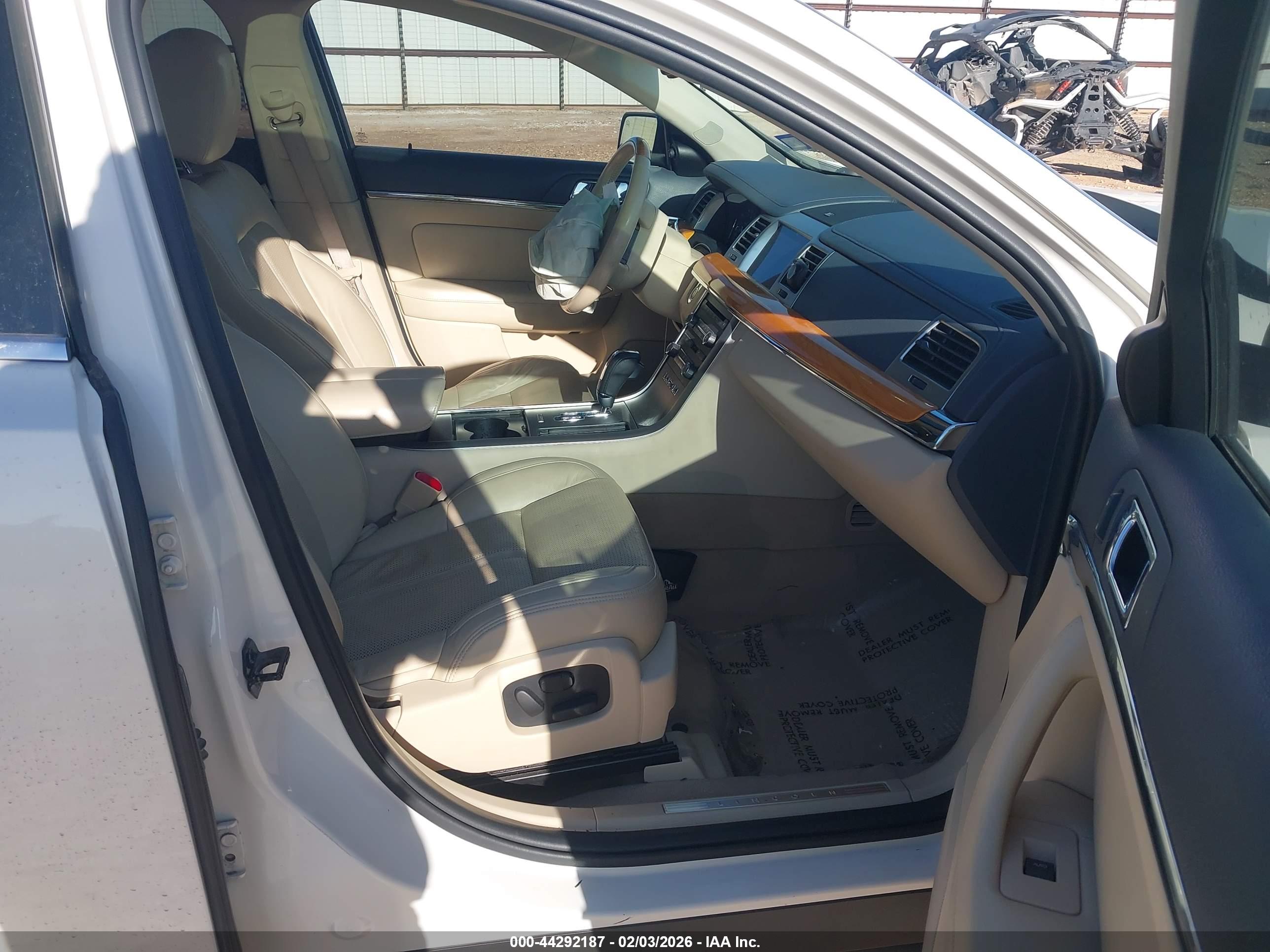 LINCOLN MKS image 5