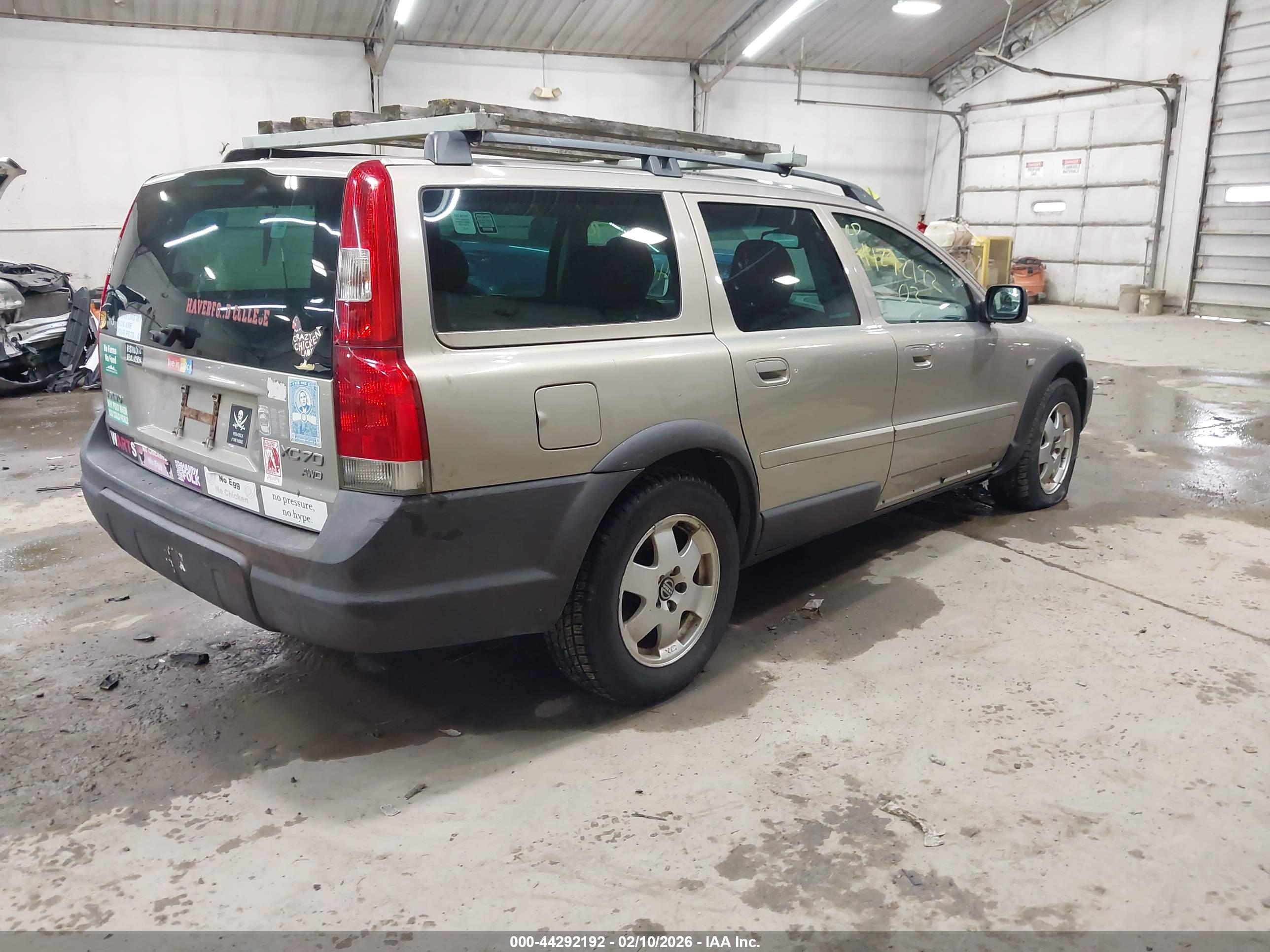 VOLVO XC70 image 4
